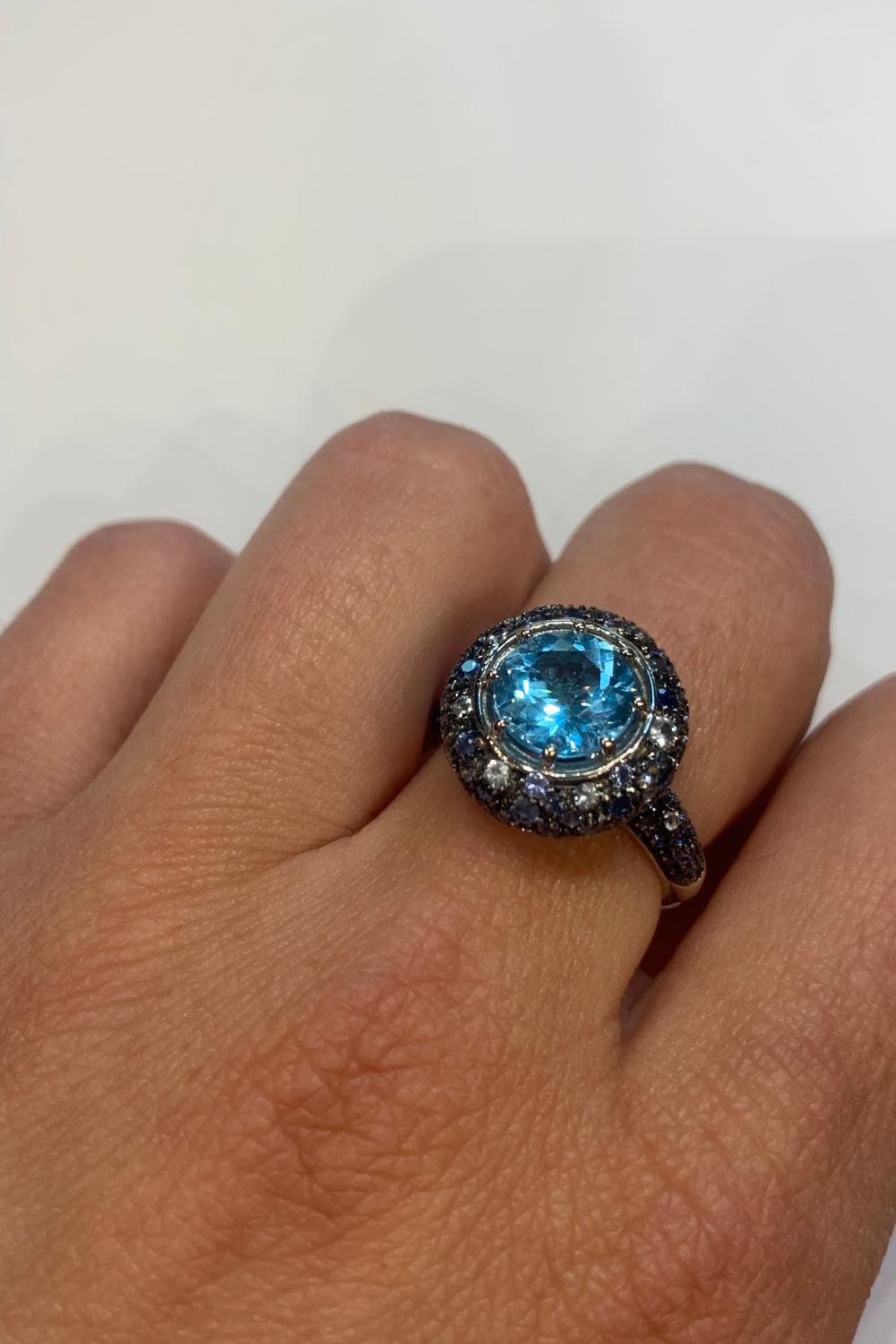 Contemporary Topaz Cocktail Ring Set with Blue Sapphires in 18 Karat White Gold Made in Italy