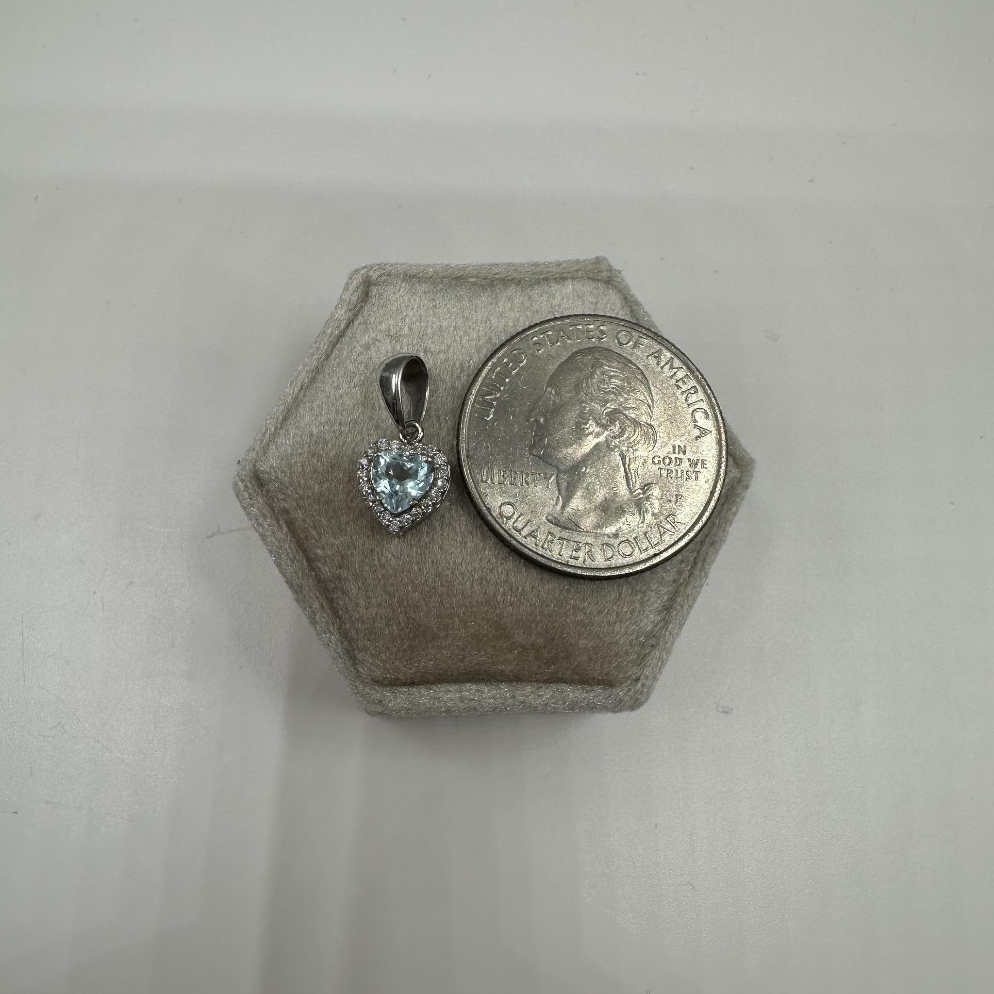 Cuore Collana con cuore di topazio e diamanti in oro bianco 14kt - Topazio blu 5x5mm, 0,10ctw in vendita