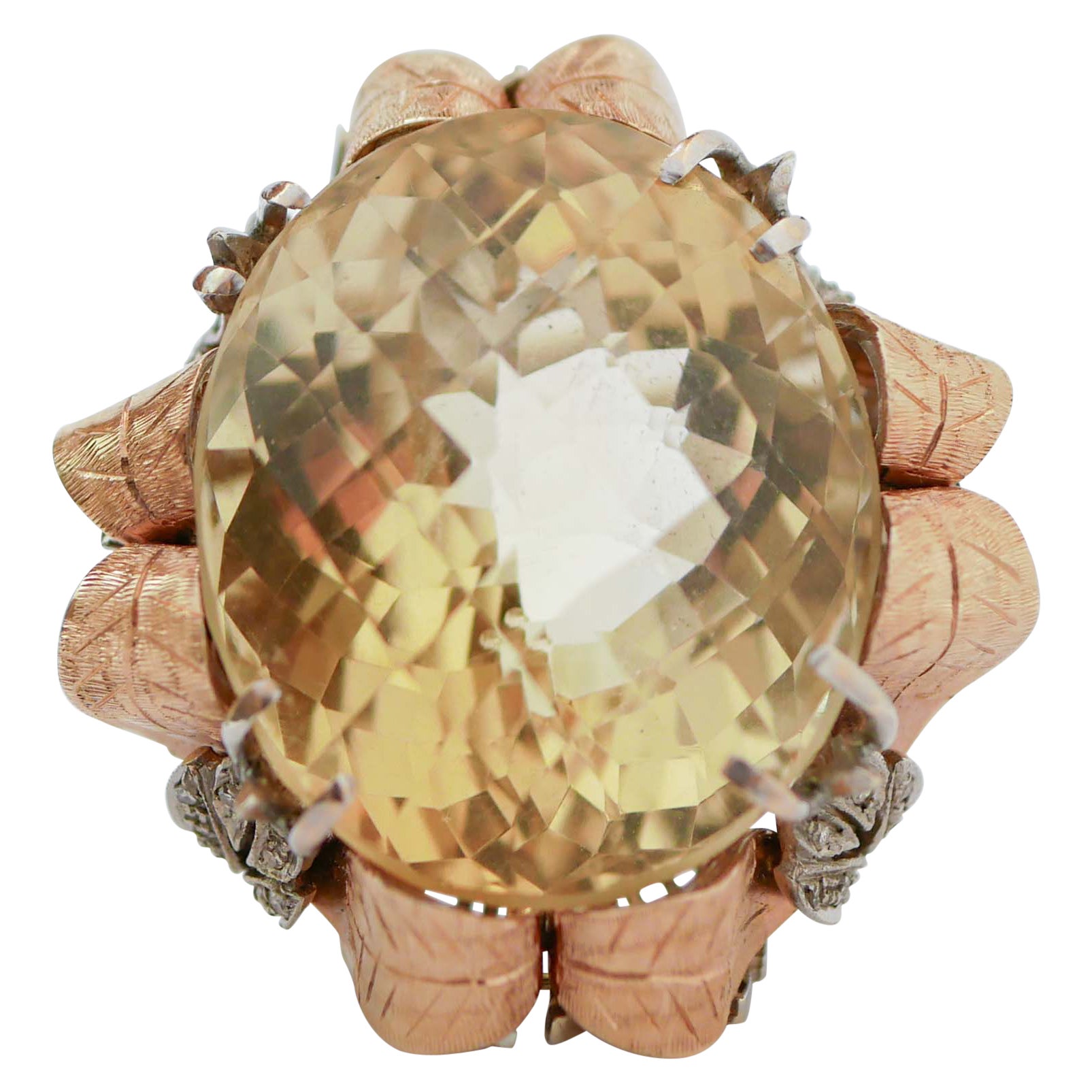 Anello con topazio, diamanti, oro bianco 14 carati e oro rosa.