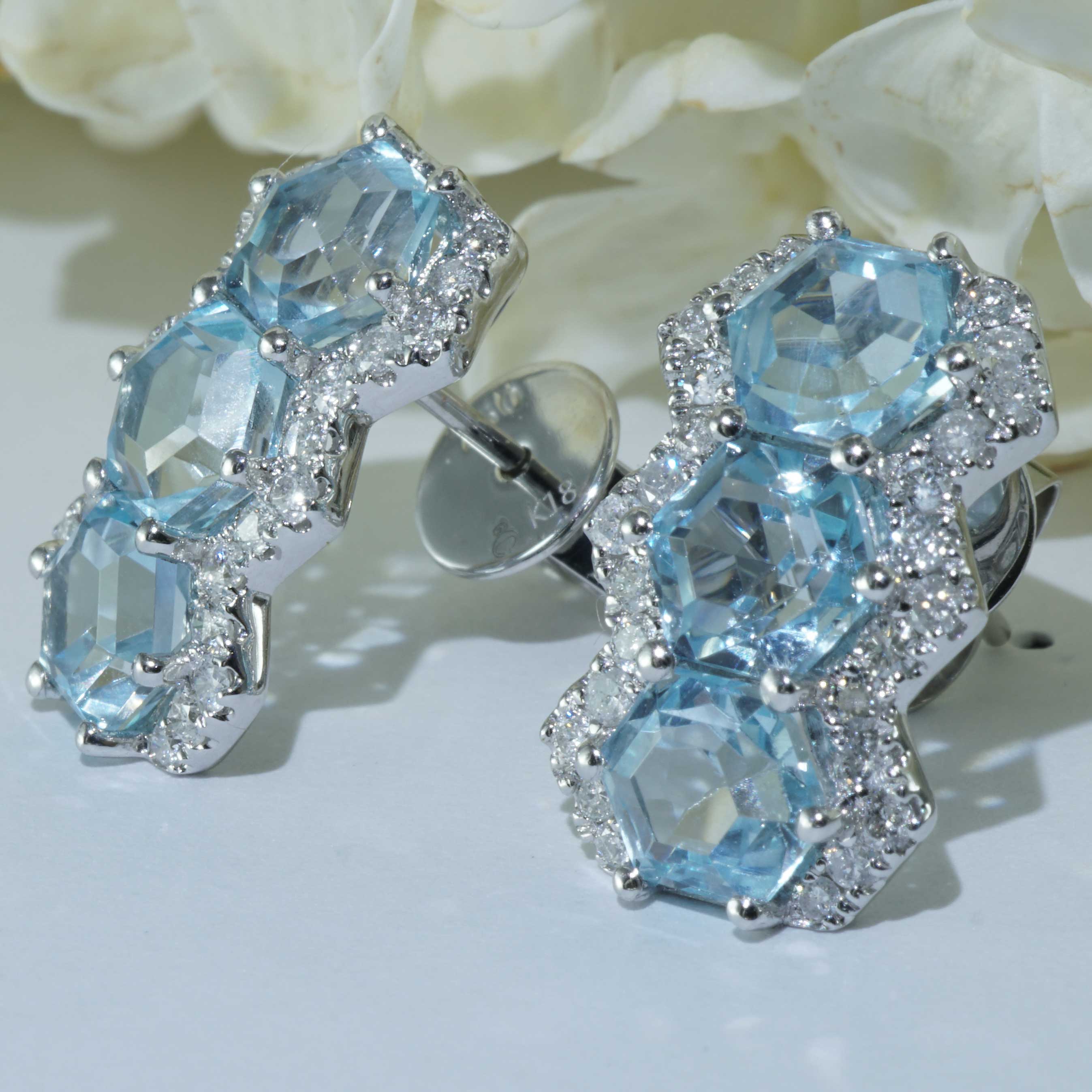 Modern Topaz Earrings Diamonds 3.60 ct 0.50 ct brandnew hexagonal Cut sky-blue Color For Sale