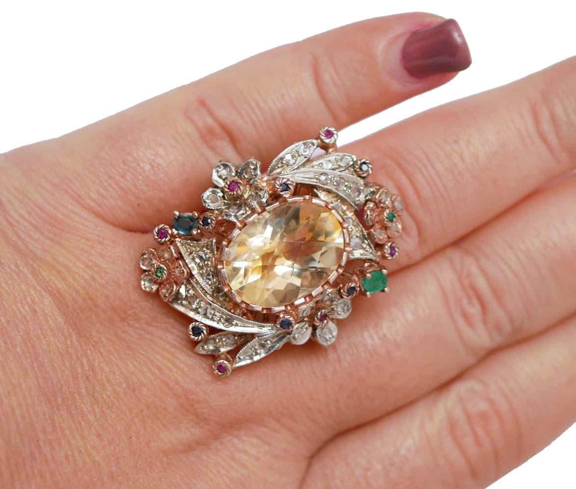 Topazio, smeraldi, rubini, zaffiri, diamanti, anello in oro rosa e argento. In condizioni buone in vendita a Marcianise, Marcianise (CE)