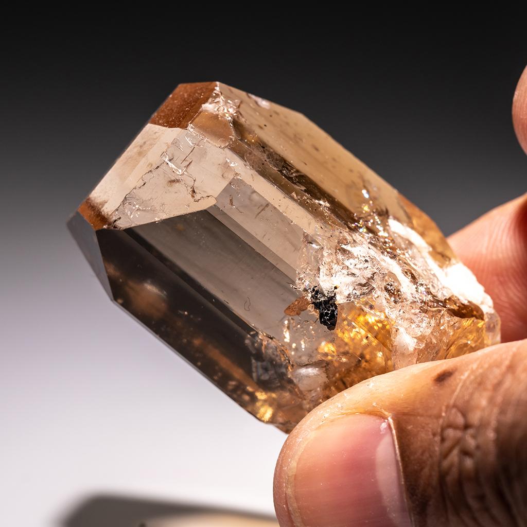 Topaz from Shigar Valley, Skardu, Baltistan, Gilgit-Baltistan, Pakistan (60.2 gr In New Condition For Sale In New York, NY