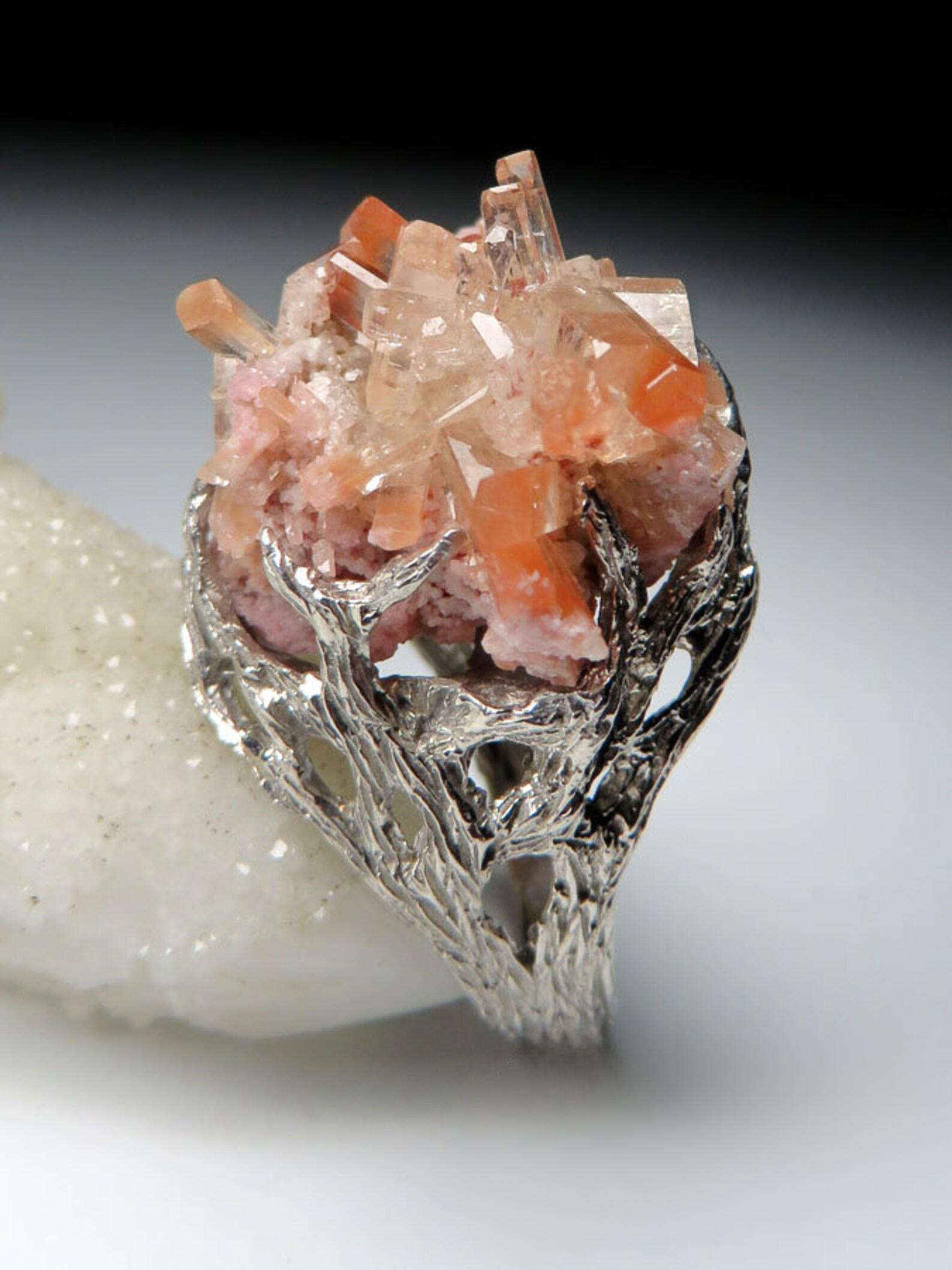 Anello di topazio in argento Cluster di cristallo grezzo regalo unico Pietra natale del Sagittario In condizioni Nuovo in vendita a Berlin, DE