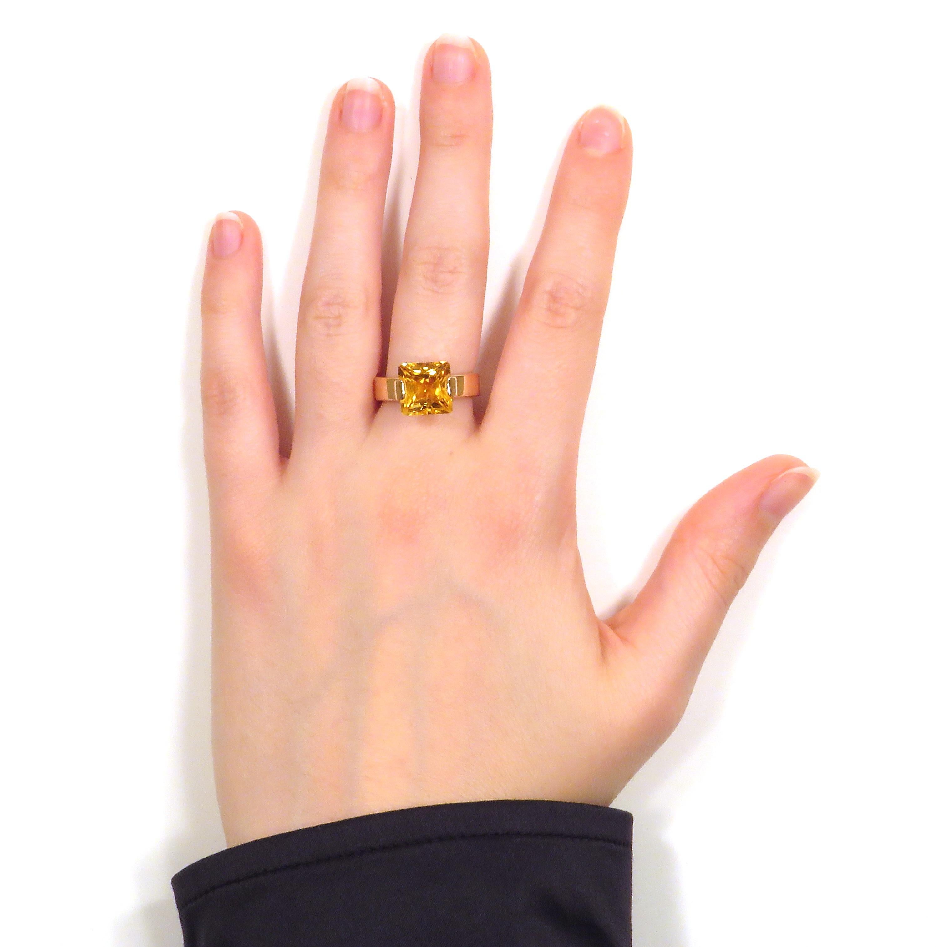 Modern band ring in 9k rose gold with a square gold citrine 2.9 ctw. The size of the gemstone is 10 x 10 millimeters / 0.39 x 0.39 inches.
Us finger size 6 1/2 / Italian size 13 / French size 53. It can be resized to the customer's size before