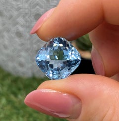 Topazio blu cielo 19.70Ct gemma naturale, 14.5x14.7x10.3mm Brasile