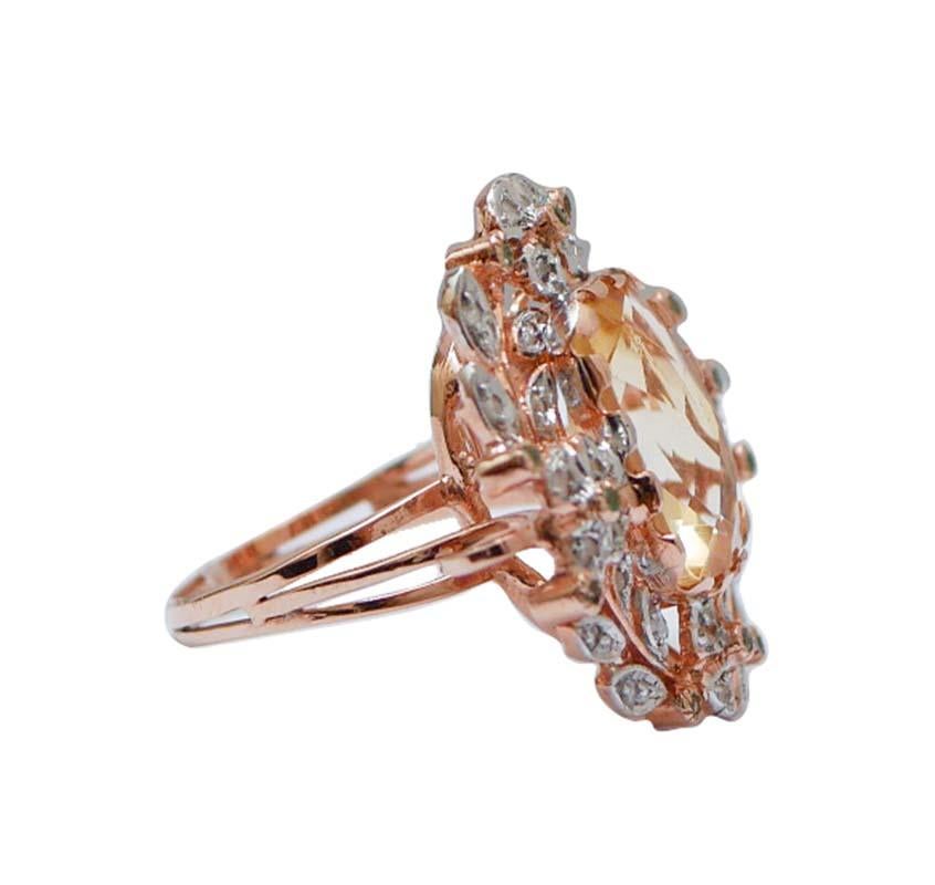 Fantastico anello in oro rosa 9 kt e struttura in argento montato con un topazio centrale circondato da una cornice di diamanti e tsavorite.
Questo anello è stato realizzato totalmente a mano da maestri orafi italiani ed è in perfette