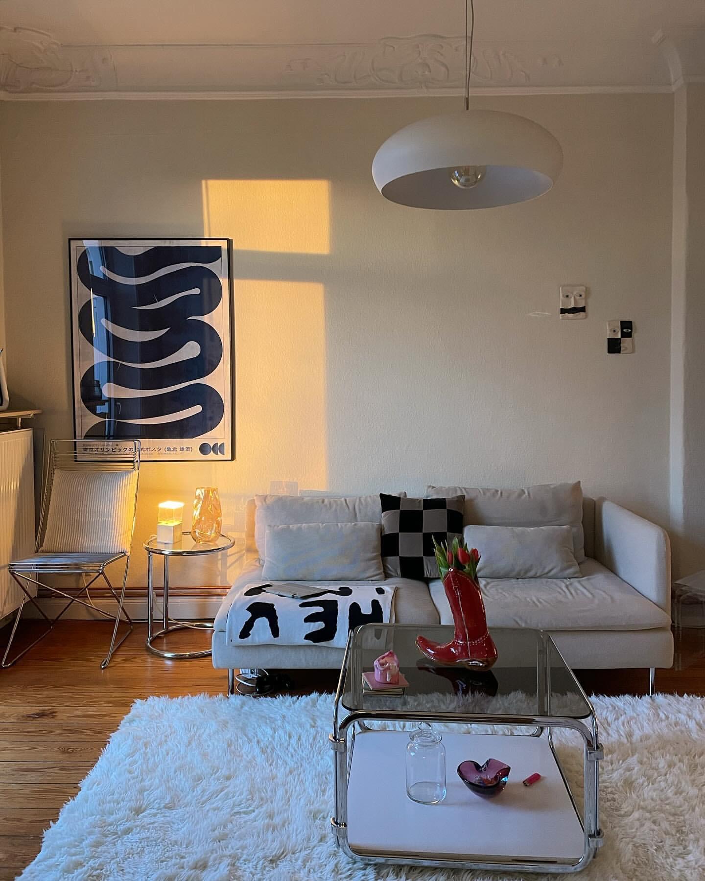 Un talisman pour la maison de la beauté, des bonnes énergies et du confort. 
Ce coussin décoratif est produit de manière éthique par une petite entreprise familiale. Il est fabriqué à la main par des artisans portugais qualifiés avec du velours de