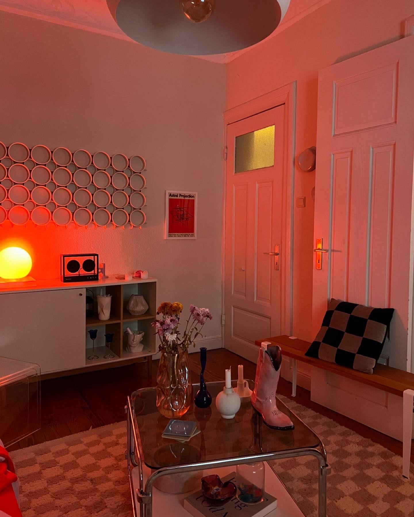 Moderno Cuscino decorativo in velluto deluxe fatto a mano Topazio cappuccino, rosa e nero in vendita