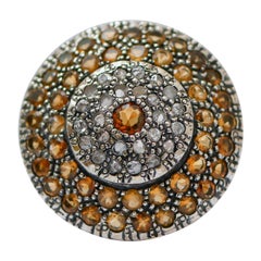 Anello con topazi, diamanti, oro rosa e argento.