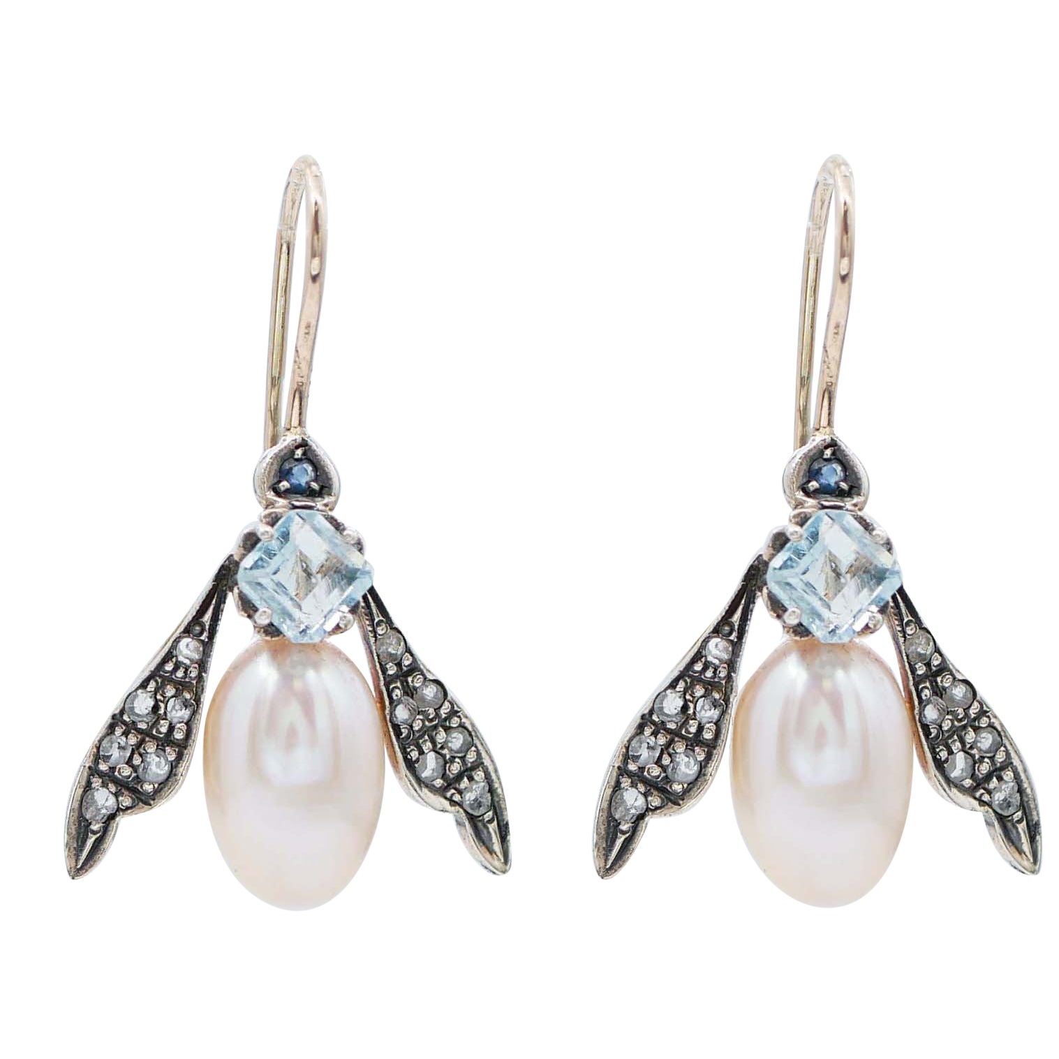 Boucles d'oreilles en forme de papillon en or rose et argent avec topaze, saphirs, perles, diamants en vente