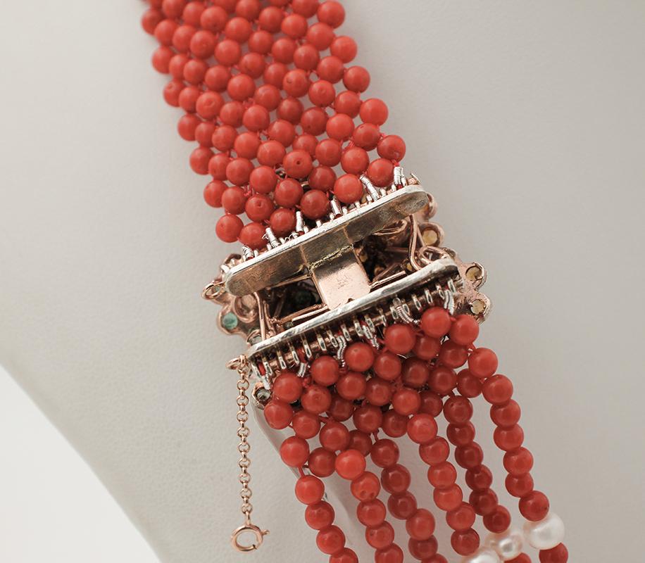 Rétro Collier en or rose 9 carats, émeraudes, saphirs, corails, perles en vente