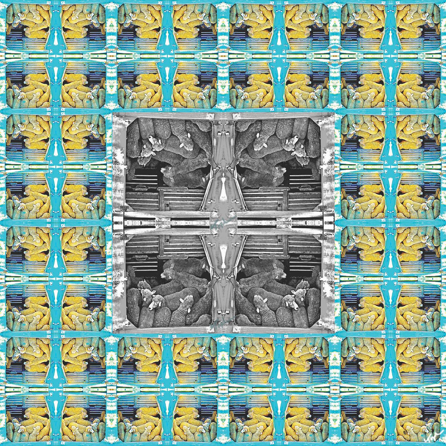 Mouton en transit, collage surréaliste de photos d'animaux naturels, 2022, original - Surréalisme Photograph par Topher Straus