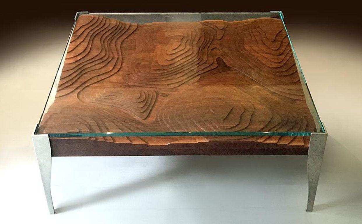 Moderne Table basse moderne Topo en noyer noir avec plateau en verre et pieds en acier en vente