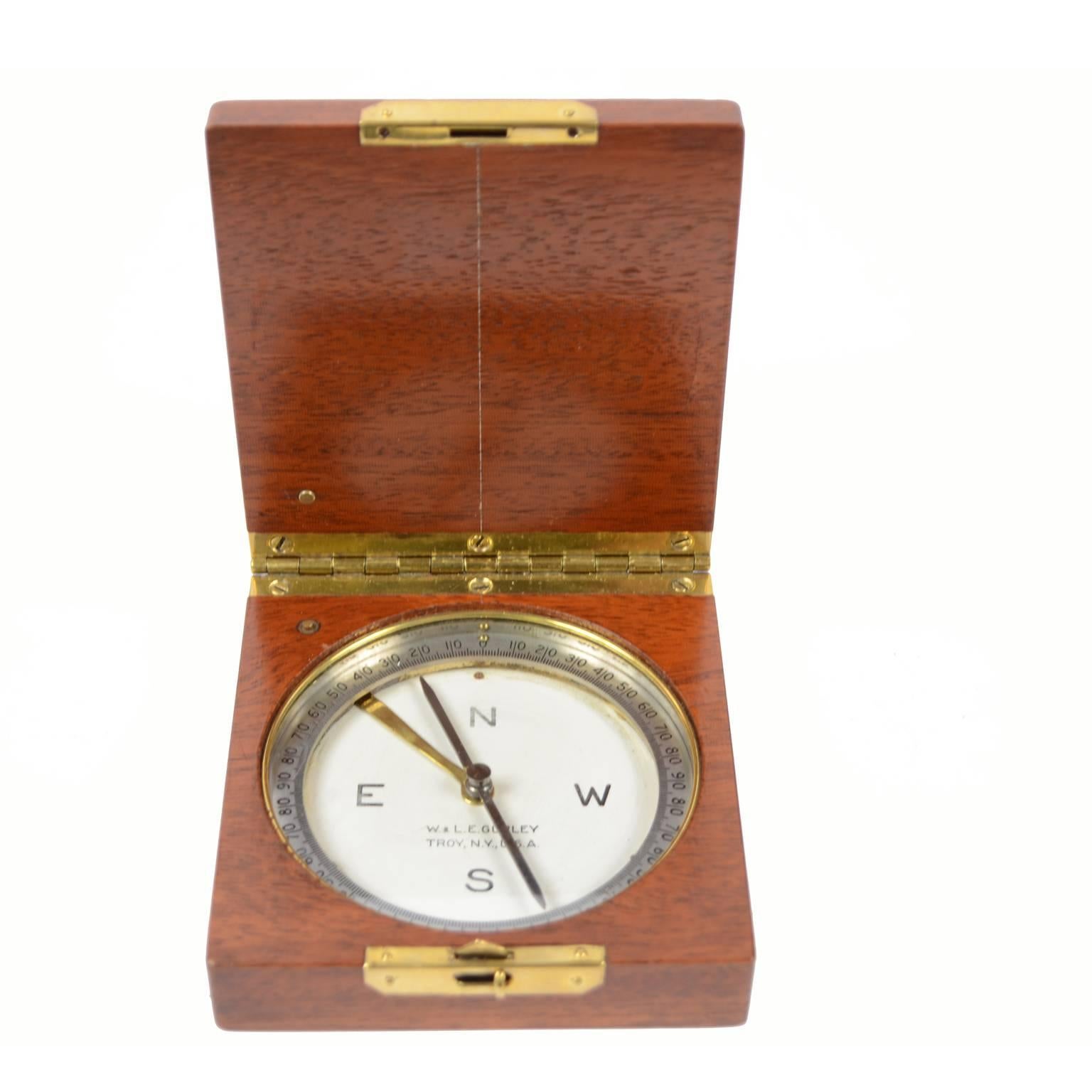 Topographic compass, wooden and brass, signed W. & L. E. Gurley Troy USA of the late 19th century. Compass complete with a goniometric circle and needle lock for the calculation of horizontal angles. The firm W. & L. E. Gurley was a company active