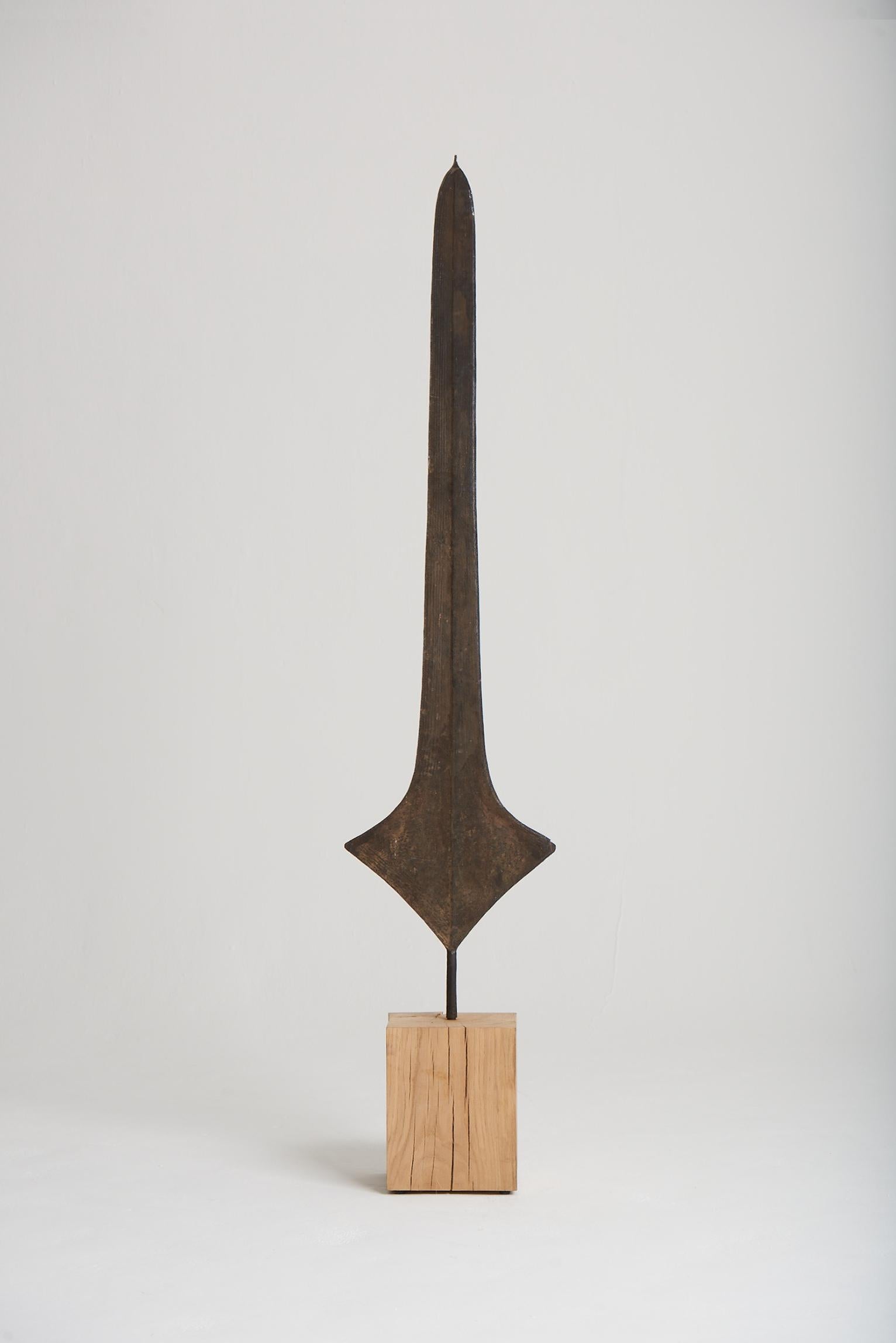 An iron Topoke sword currency, mounted on a solid oak base.
Democratic Republic of Congo (Zaire), early 20th century.
Such blades were used by various tribal groups in the Democratic Republic of Congo as a form of currency by the Nkutshu, Topoke &