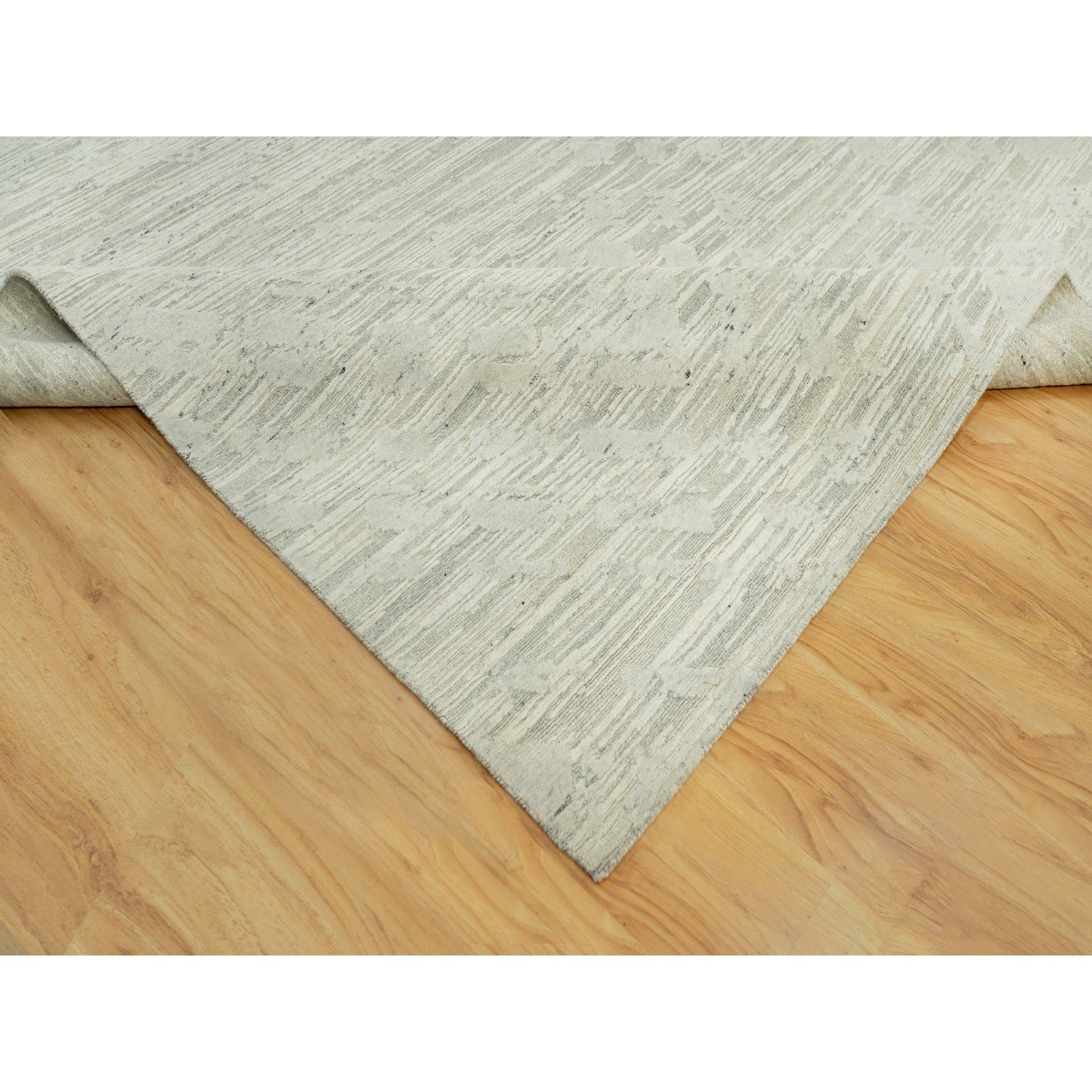 Toque White Hand Knotted Modern Design Hand Spun Undyed Wool Oversized Rug im Zustand „Neu“ im Angebot in Carlstadt, NJ