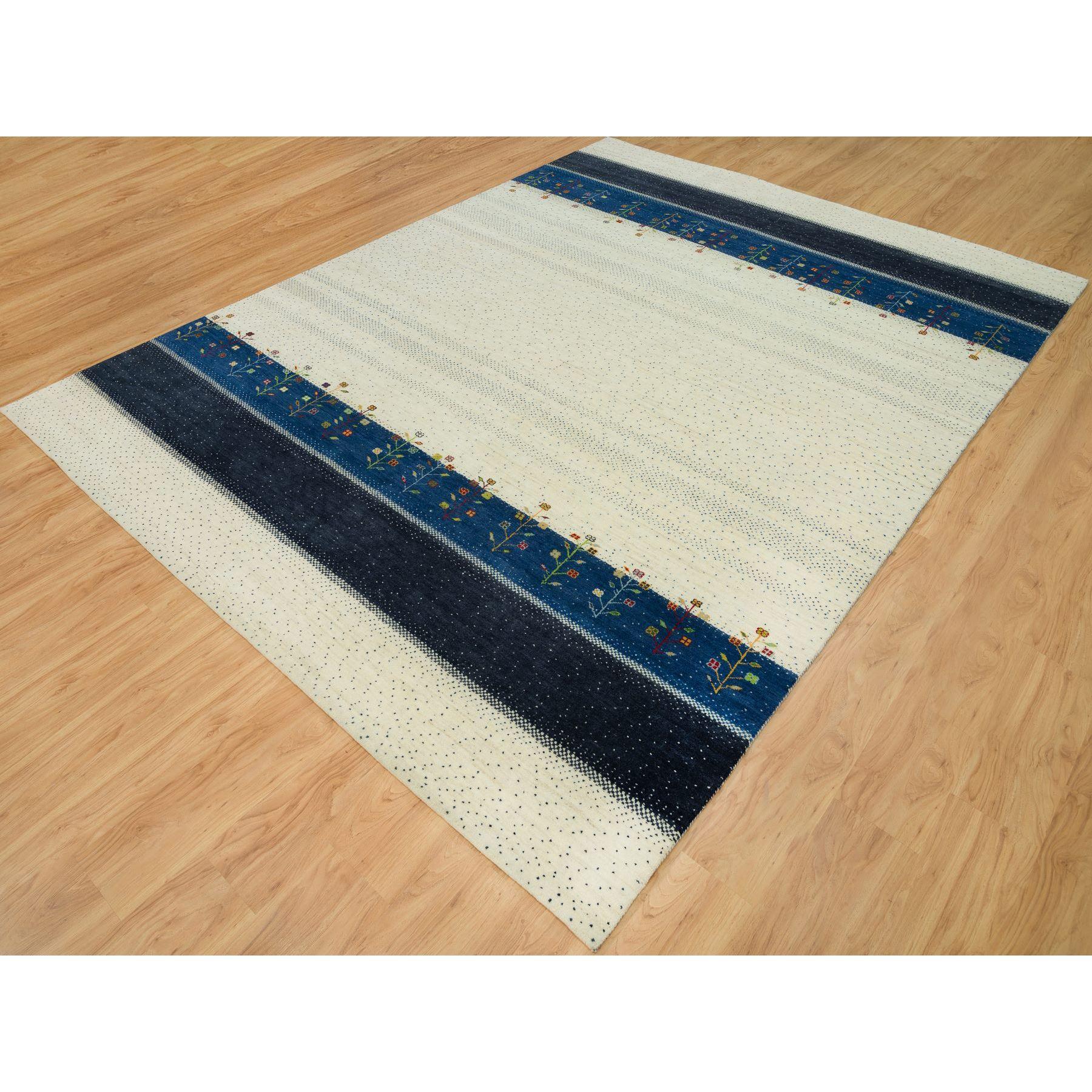 Toque Weiß Modern Gabbeh Baum Alle Wolle Lush und Plüsch Hand geknüpft Orientteppich (Moderne) im Angebot