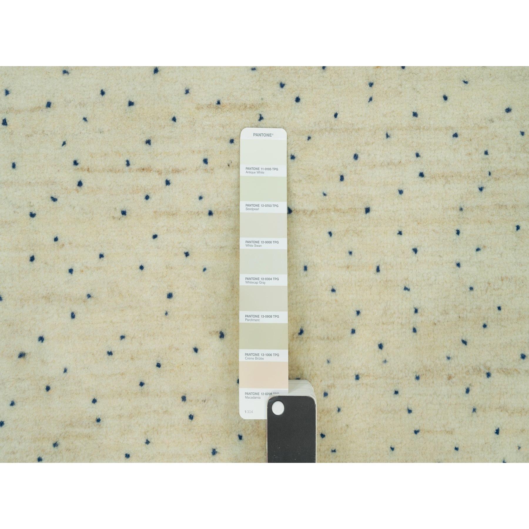 Toque Weiß Modern Gabbeh Baum Alle Wolle Lush und Plüsch Hand geknüpft Orientteppich (21. Jahrhundert und zeitgenössisch) im Angebot
