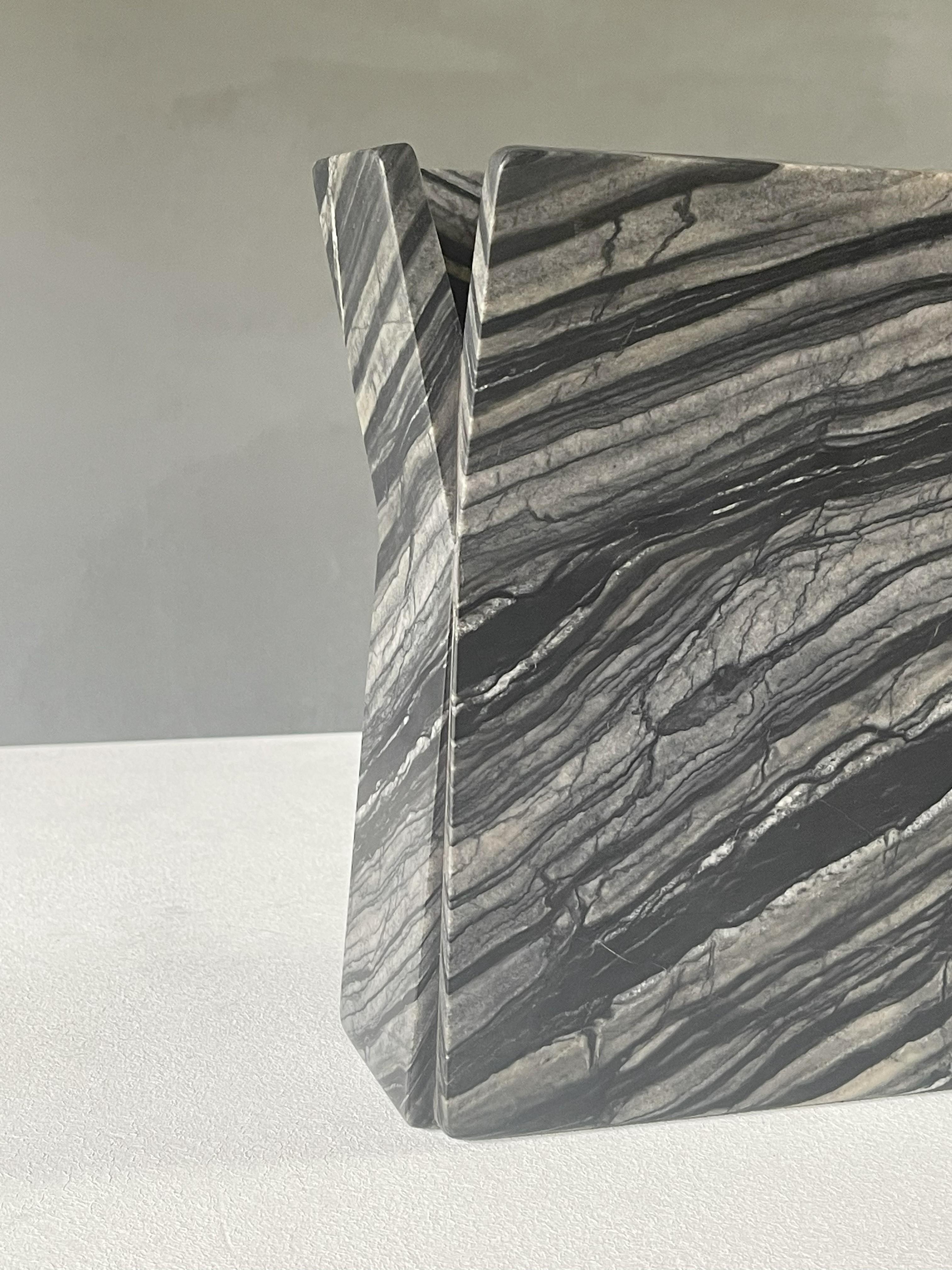 TOR Vase / Christophe Delcourt
2019 / Black Onyx
47 x 9 x h. 26

Designed by Christophe Delcourt for Collection Particulière in 2019, the TOR vase is inspired by the tradition of origami. It is available here in a panoramic version in black onyx