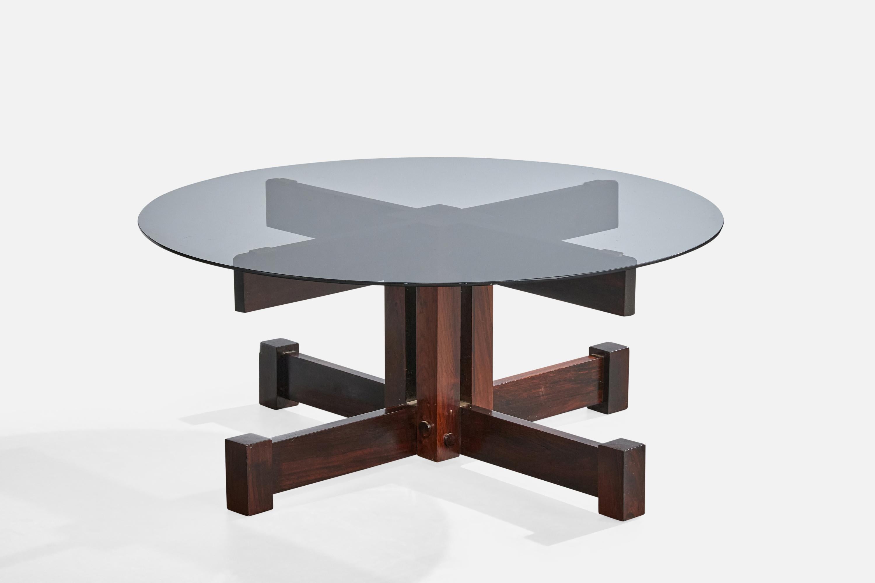 Table basse en bois et en verre produite par Tora Arquitetura, Brésil, c. 1960.

Dimensions globales (pouces) : 15.55 