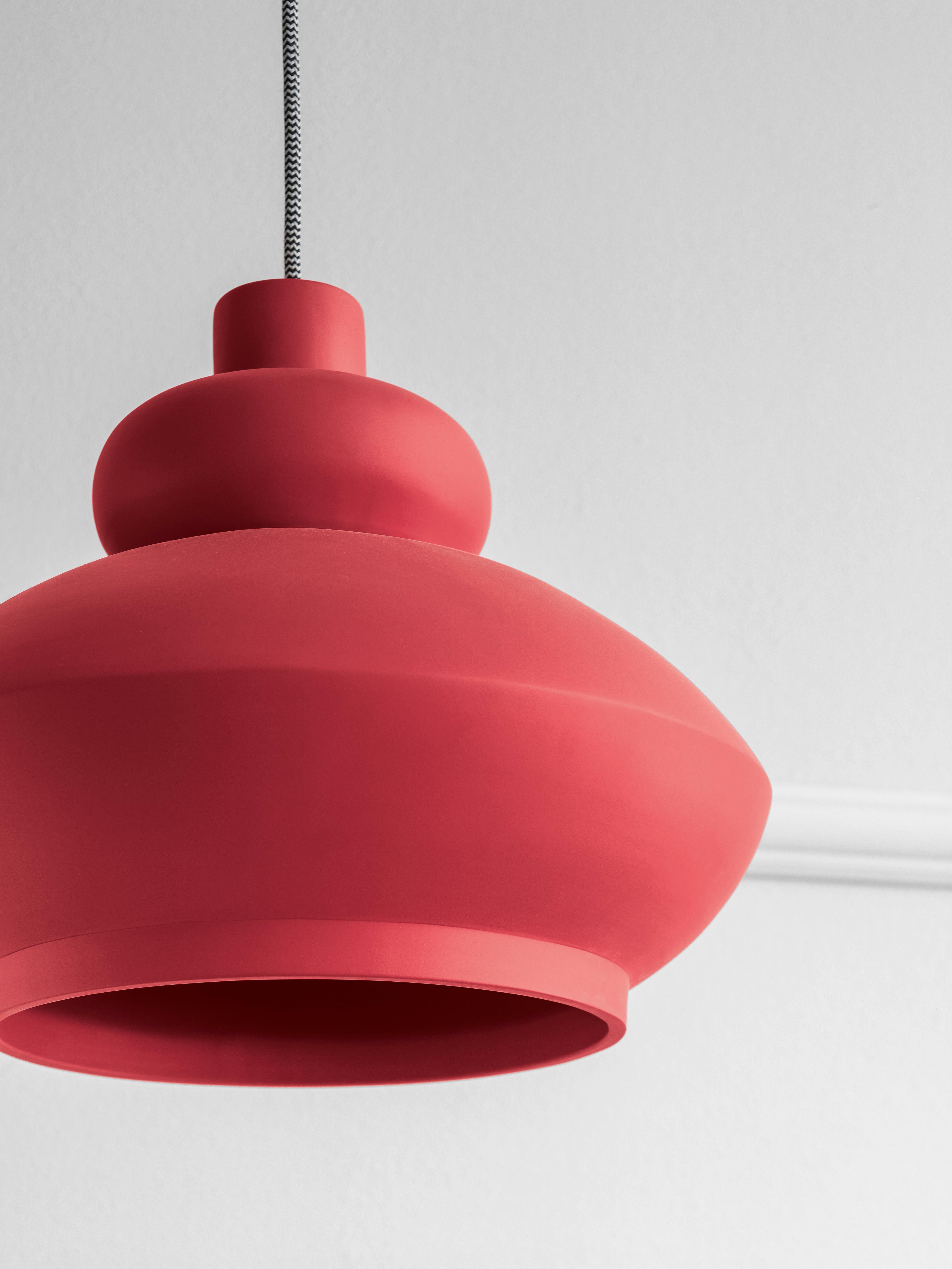 italien Lampe suspendue Tora en céramique, par Paolo Cappello en vente