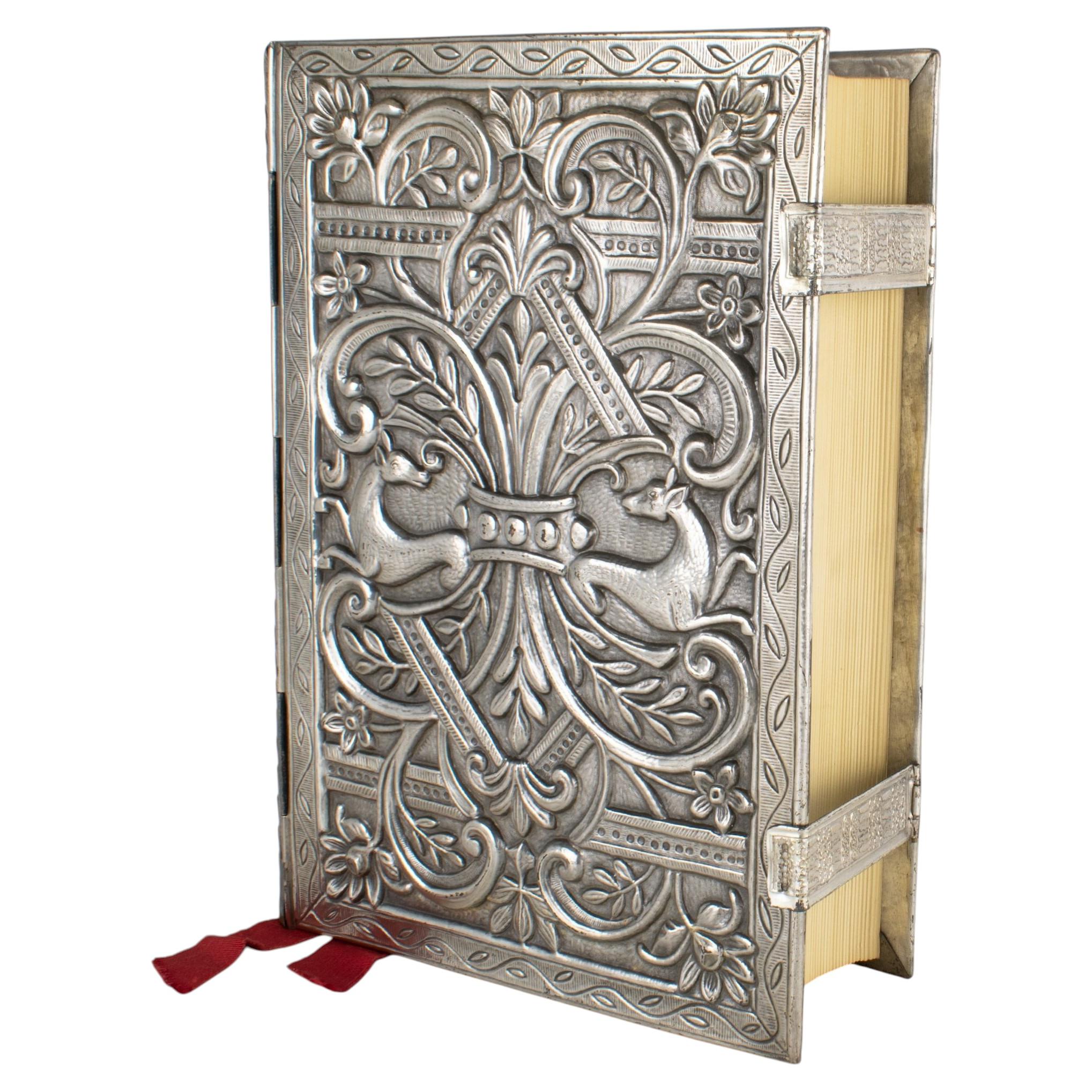 Libro de la Torá con encuadernación de cobre y plata, Société Encyclopédique Française, 1966 en venta