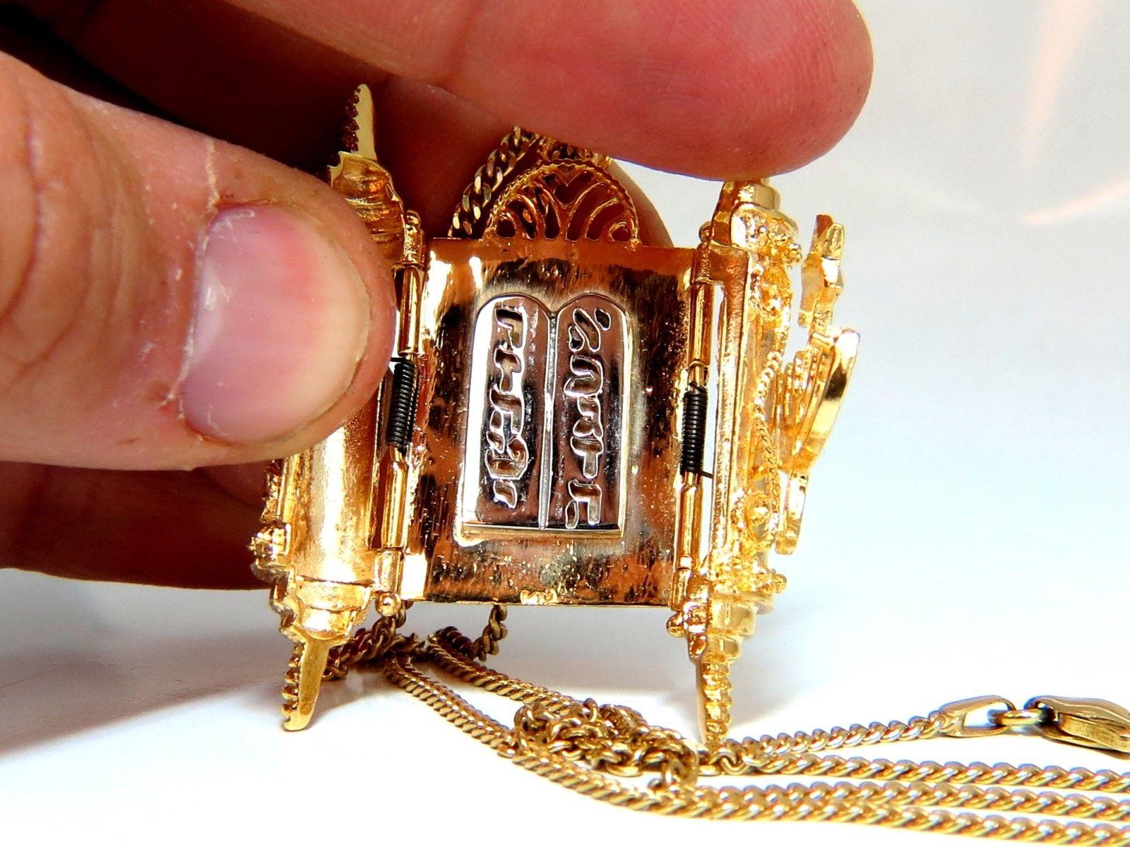 Torah Functional Necklace 14 Karat In New Condition For Sale In New York, NY