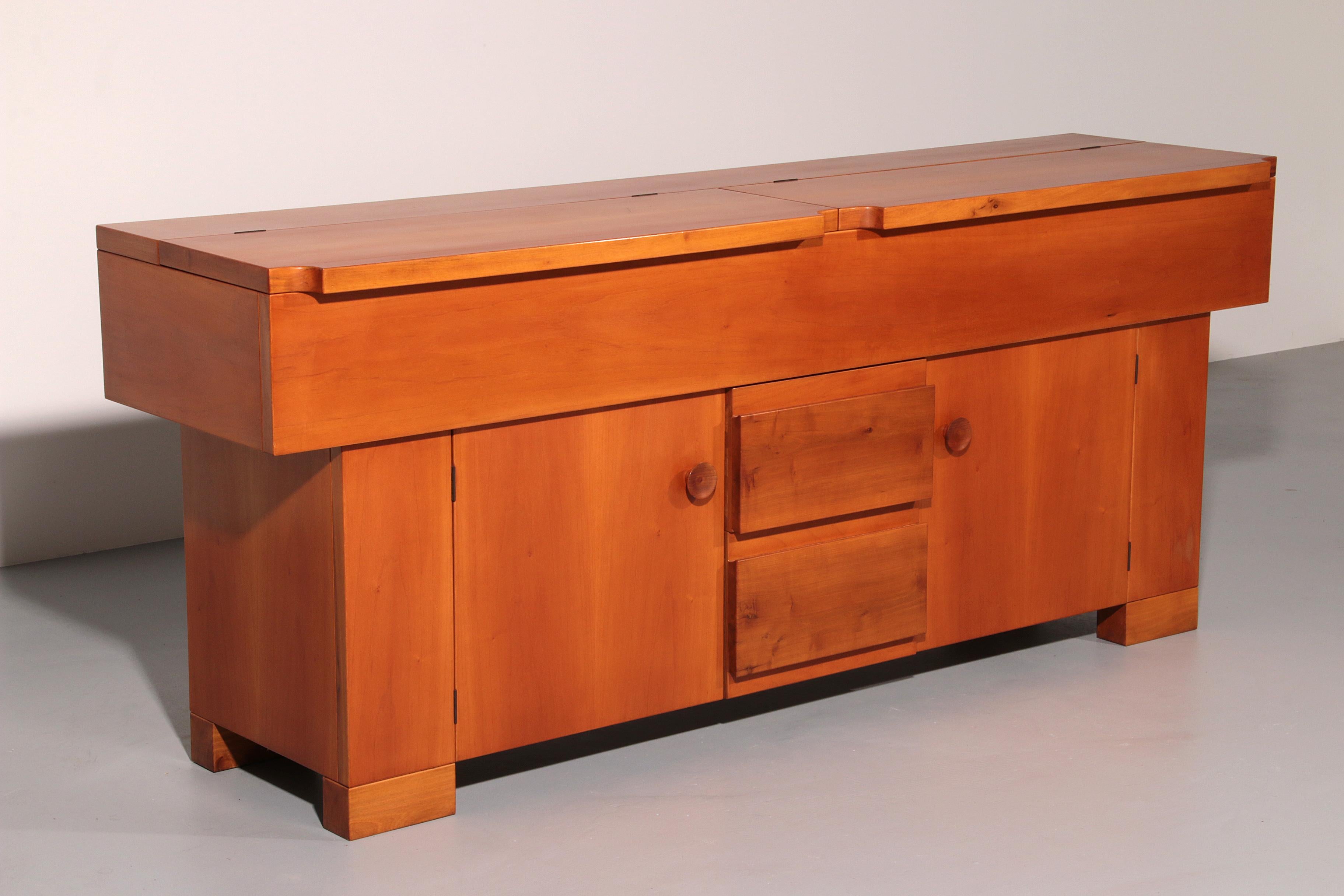 Mid-Century moderno Credenza Torbecchia in noce di Giovanni Michelucci per Poltronova, 1964 in vendita