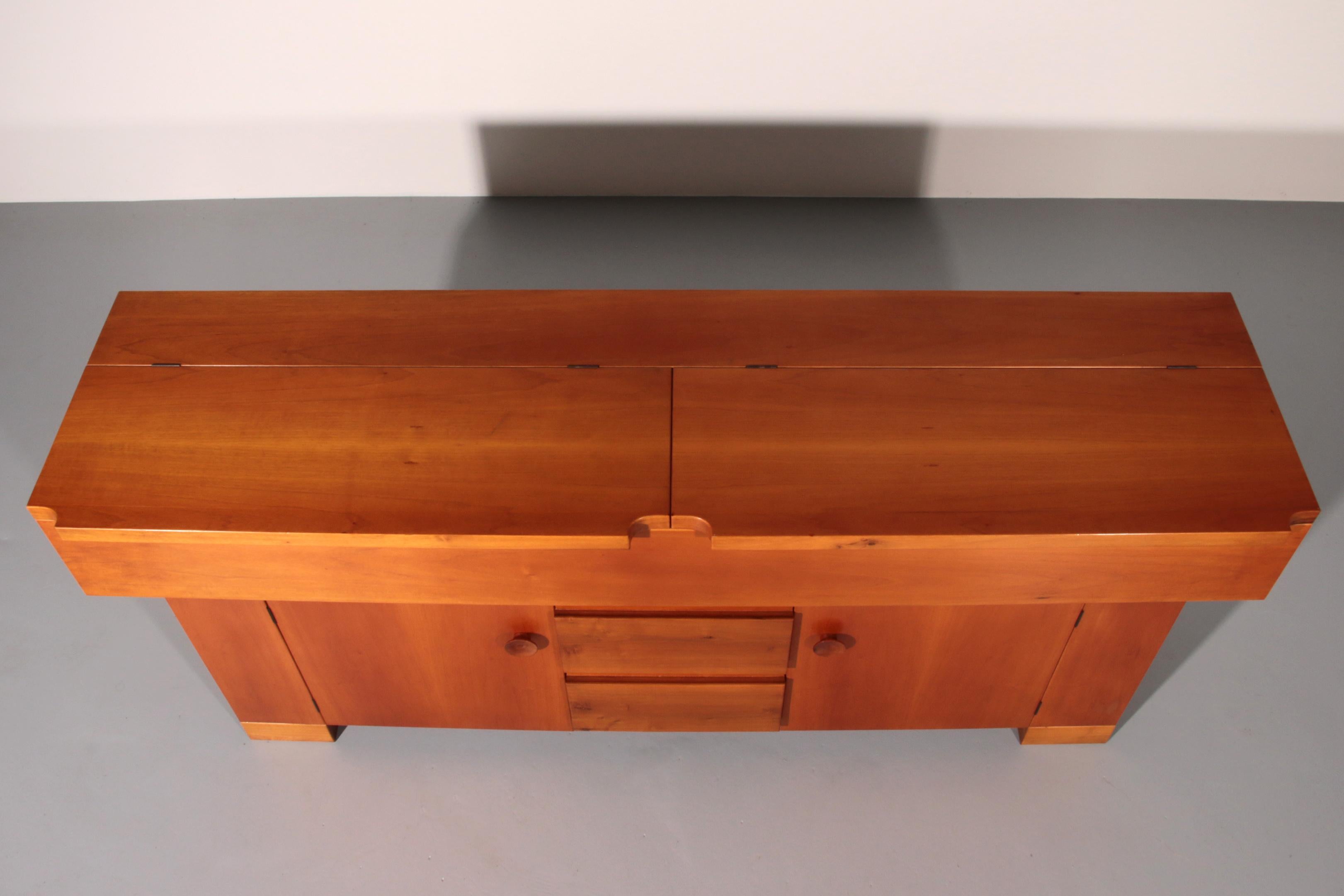 Noce Credenza Torbecchia in noce di Giovanni Michelucci per Poltronova, 1964 in vendita