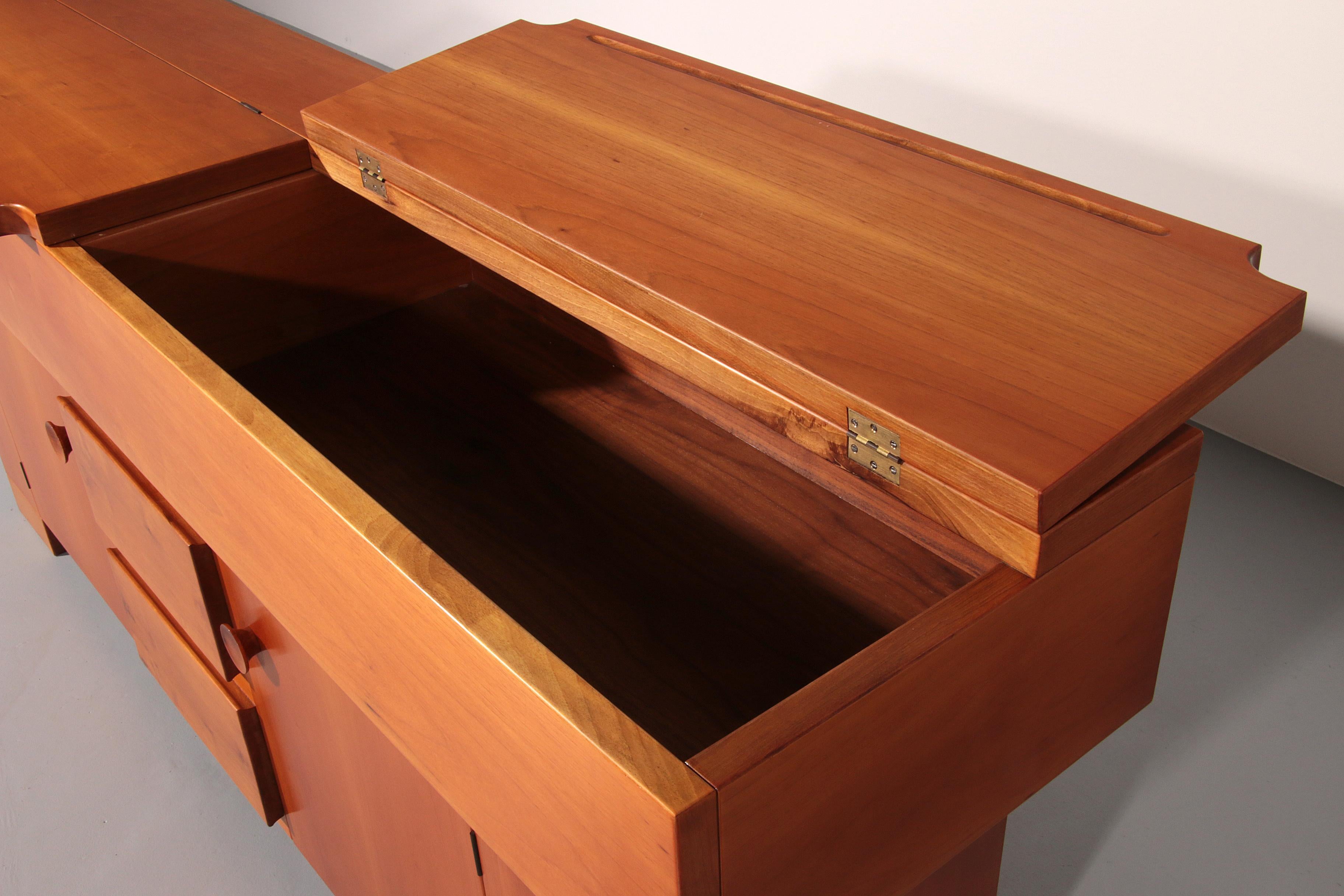 Credenza Torbecchia in noce di Giovanni Michelucci per Poltronova, 1964 in vendita 2