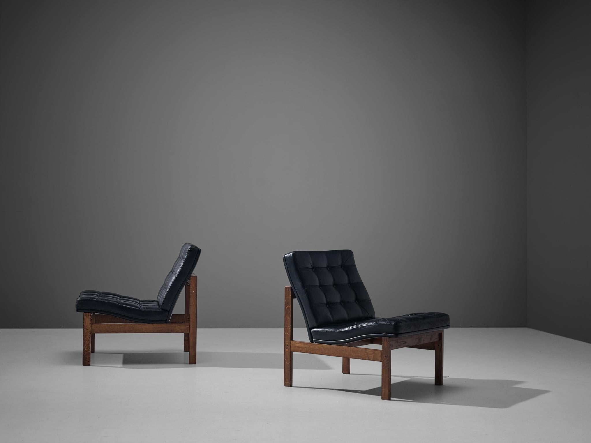 Ole Gjerlov-Knudsen & Torben Lind for France & Son, pair of slipper chairs, oak, leather, Denmark, 1960s. 

Modern and stylish modular easy chairs designed by Ole Gjerlov-Knudsen & Torben Lind. These chairs can also be turned into a two-seater