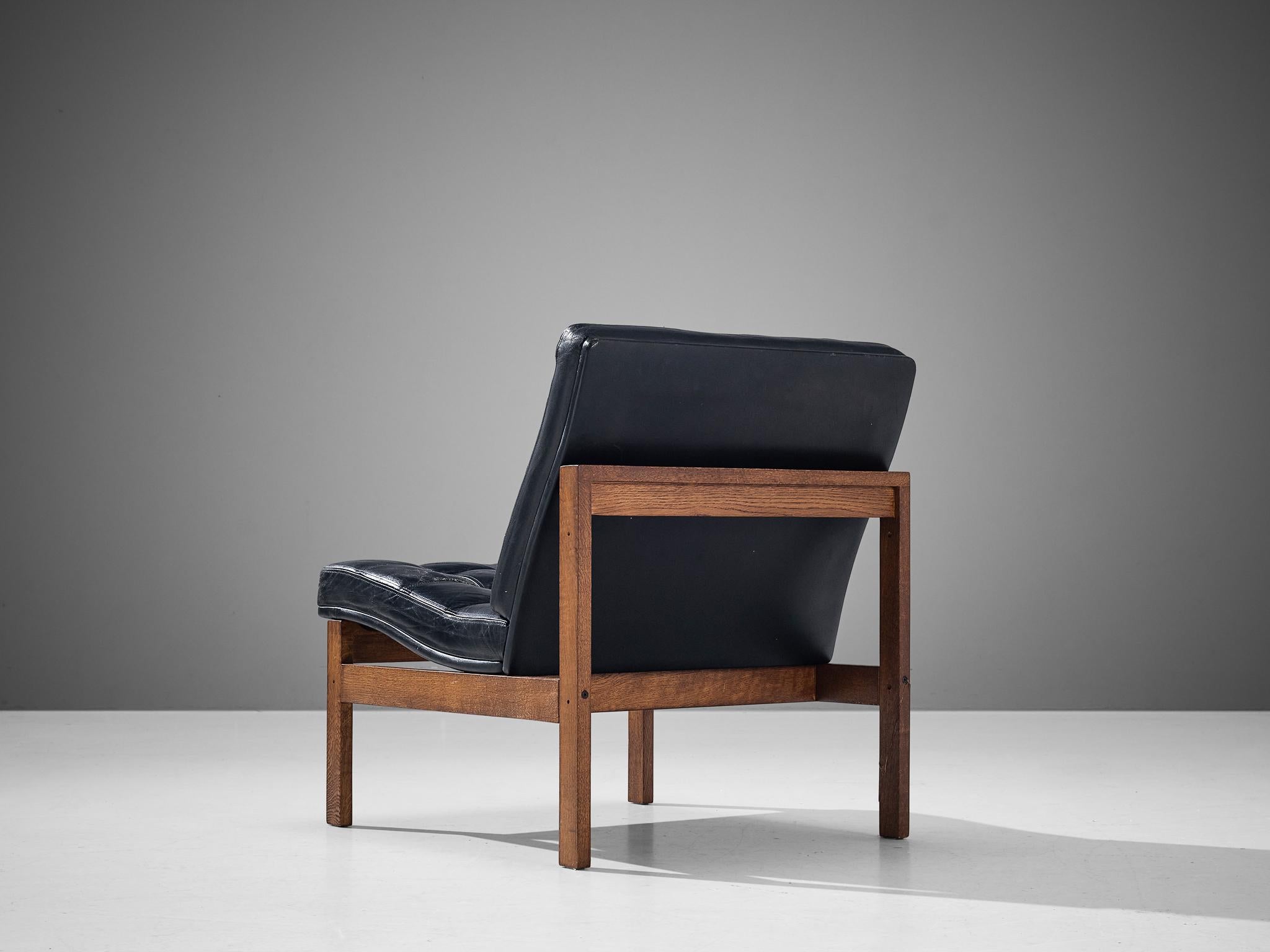 Torben Lind & Ole Gjerløv-Knudsen Pair of Easy Chairs in Oak and Leather For Sale 1