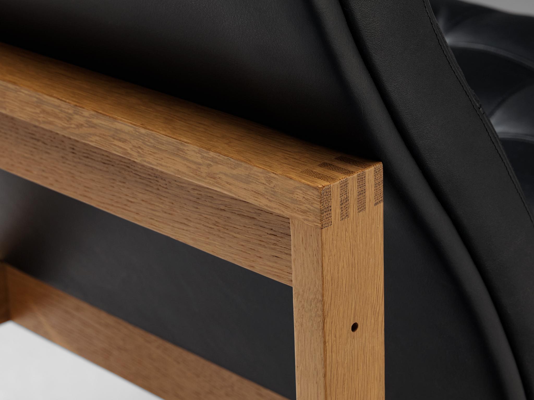 Scandinave moderne Torben Lind & Ole Gjerløv-Knudsen Paire de fauteuils en chêne et cuir en vente