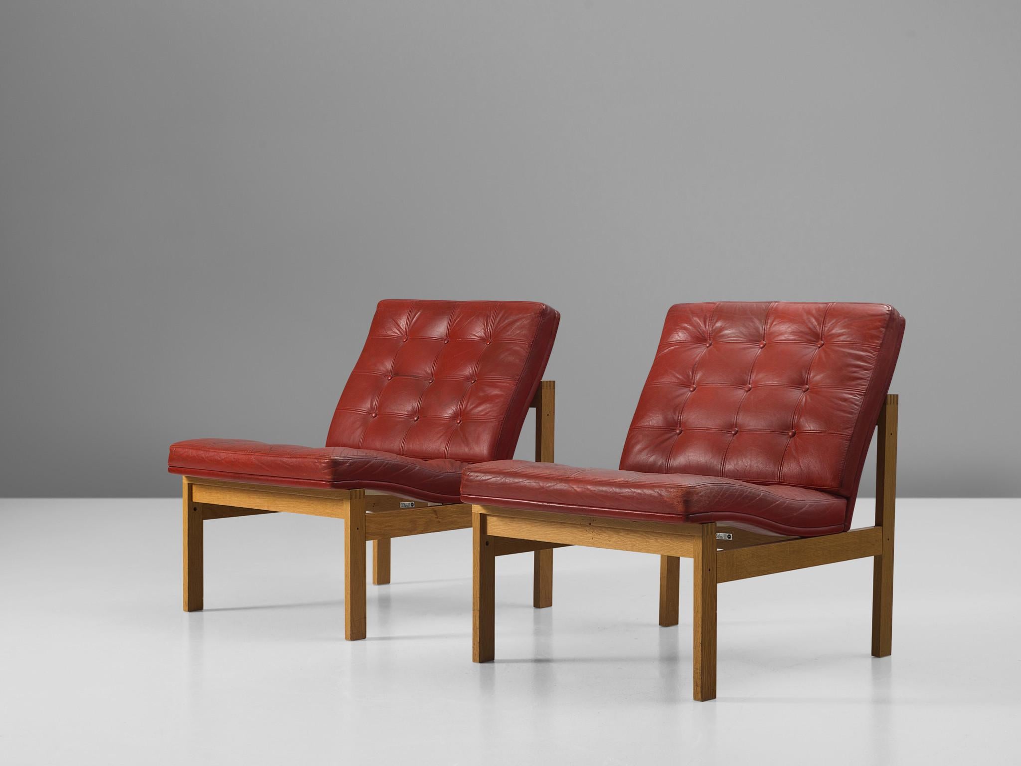 Ole Gjerløv-Knudsen & Torben Lind for Fritz Hansen, easy chair, in oak and deep red leather, Denmark, 1962.

Modern and beautiful colored modular chairs. These chairs can also be turned into a sofa, resulting in a crisp yet warm design. The oak