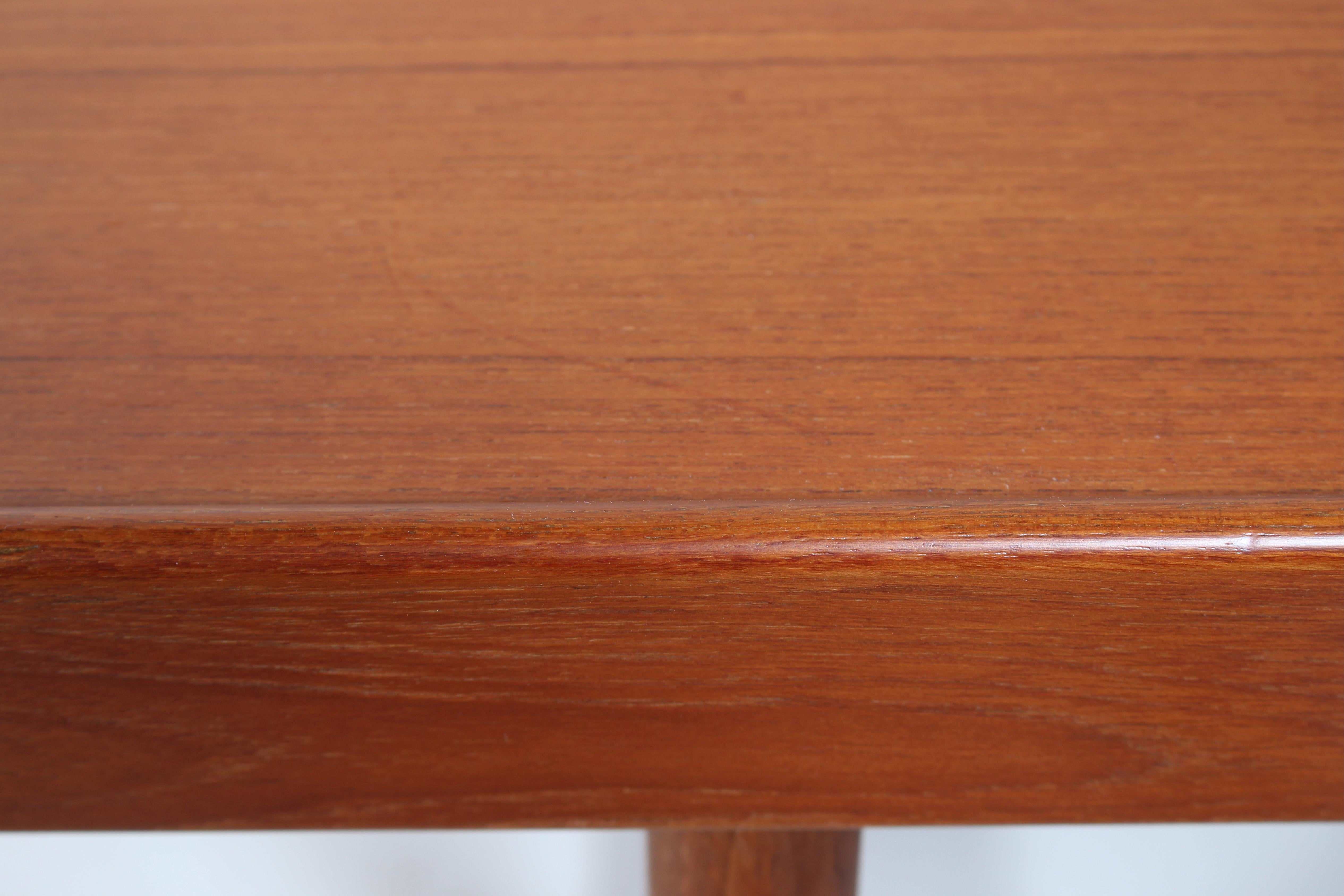 Table basse longue en teck 