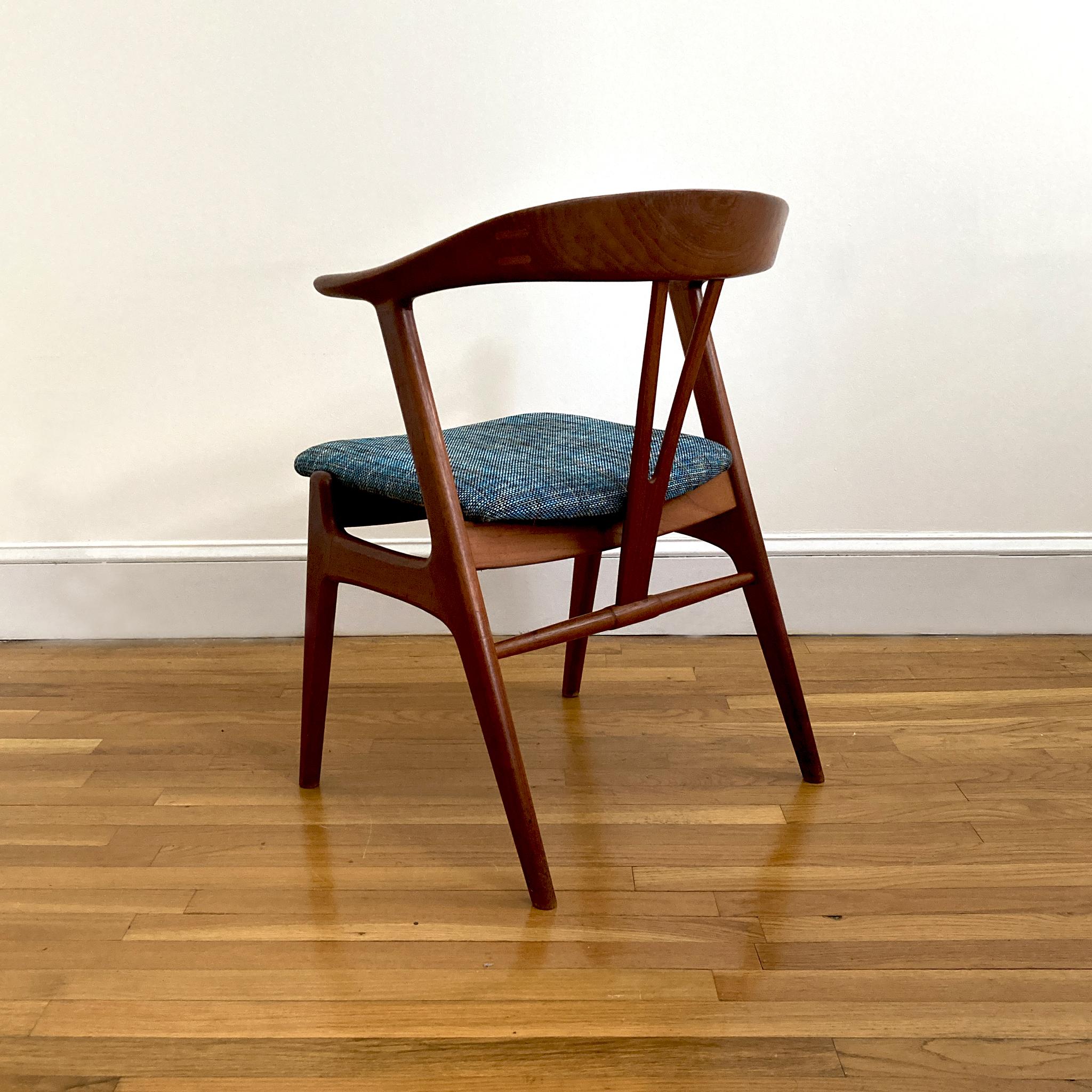 Torbjørn Afdal Teak Form Chair with Green Teal Upholstery, 1950s In Good Condition For Sale In New York, NY