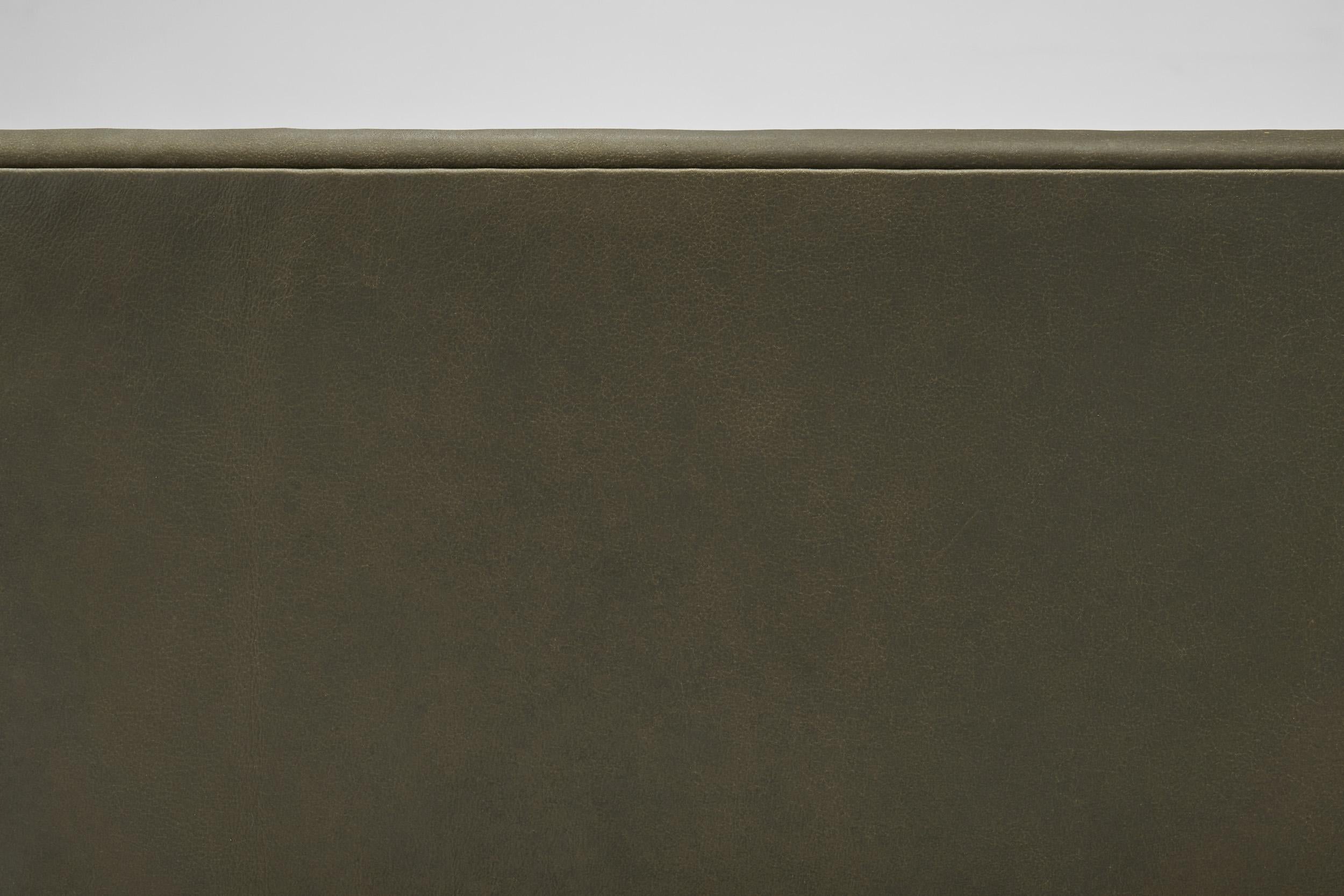 Banc en cuir et pin 