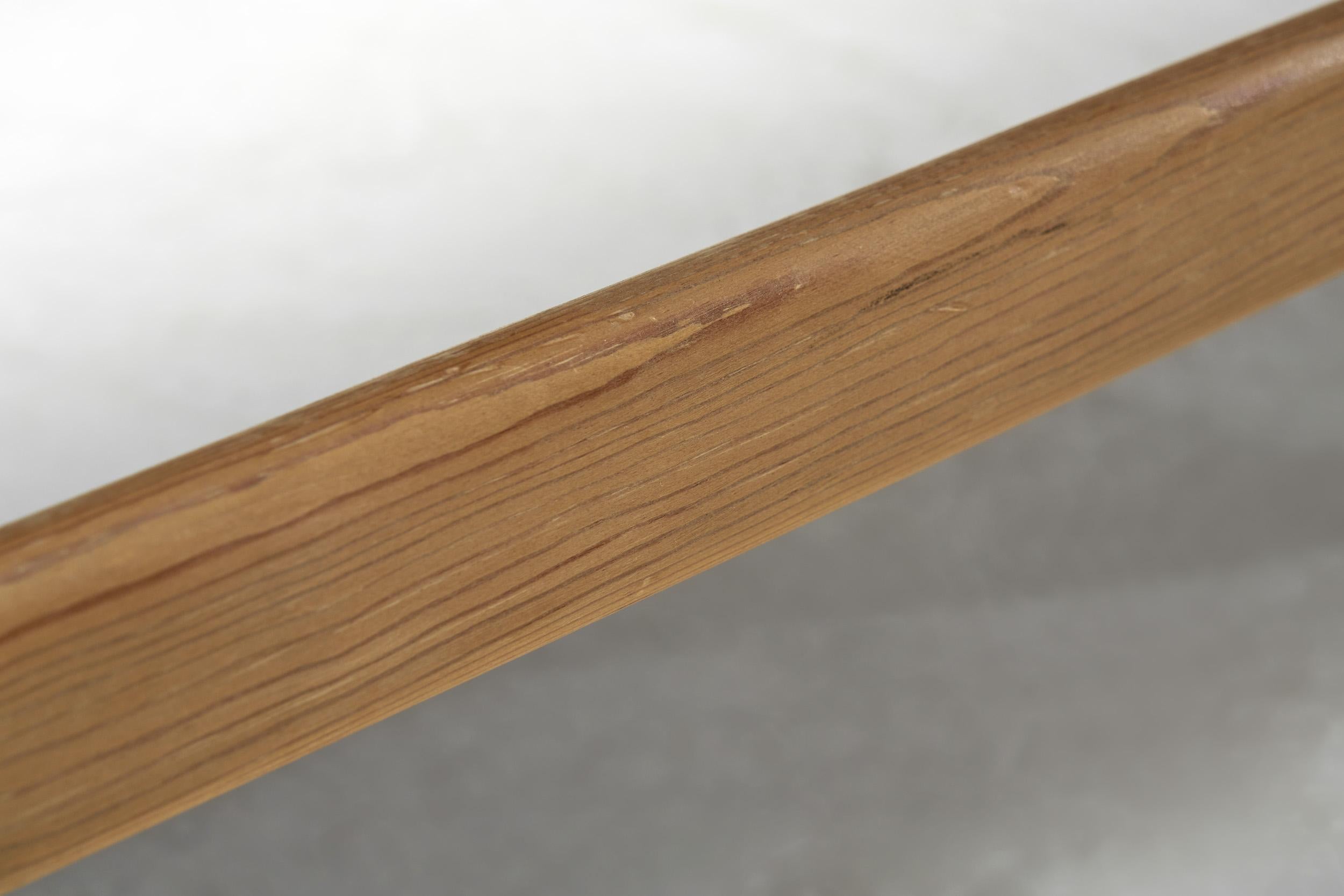 Banc en cuir et pin 