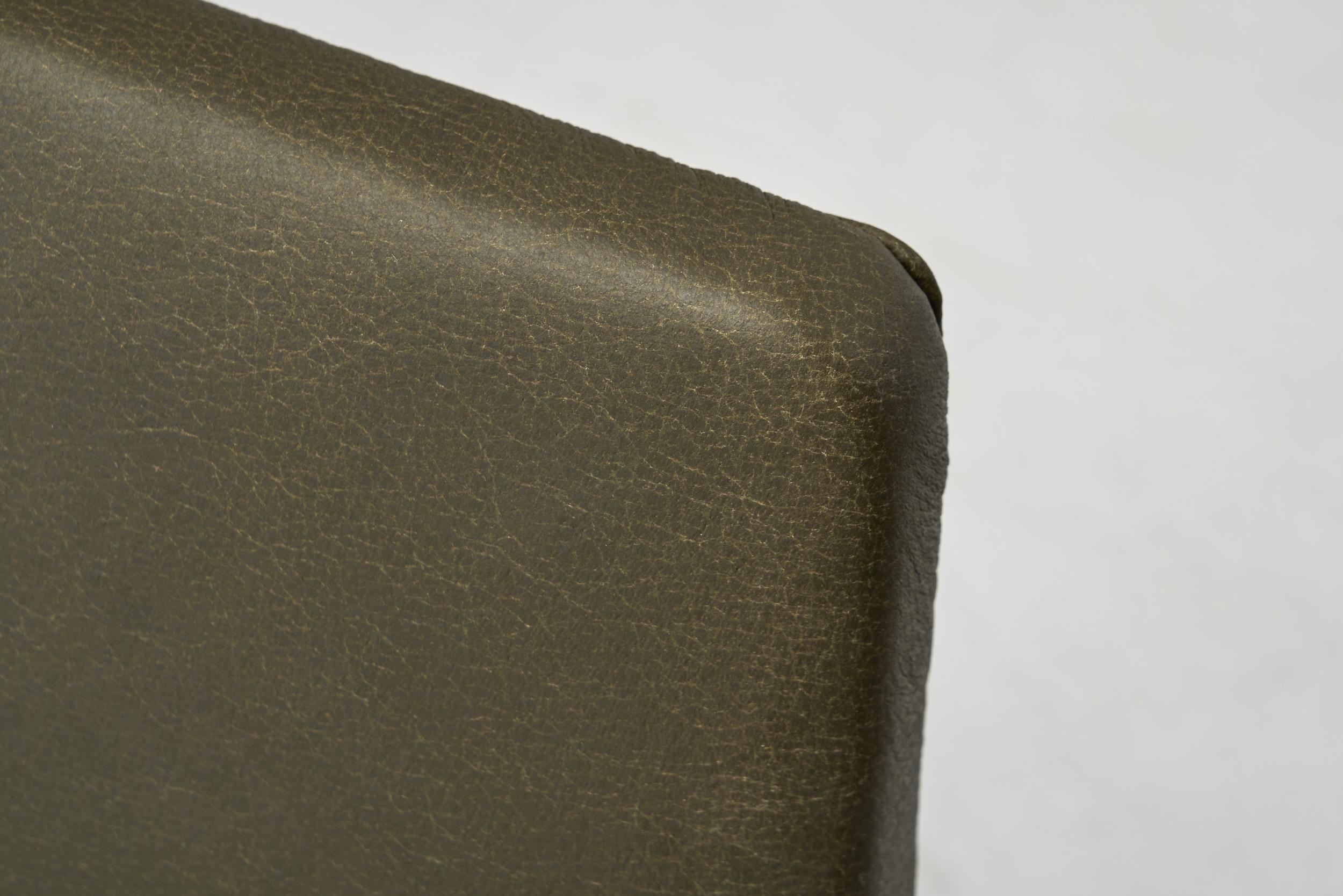 Banc en cuir et pin 