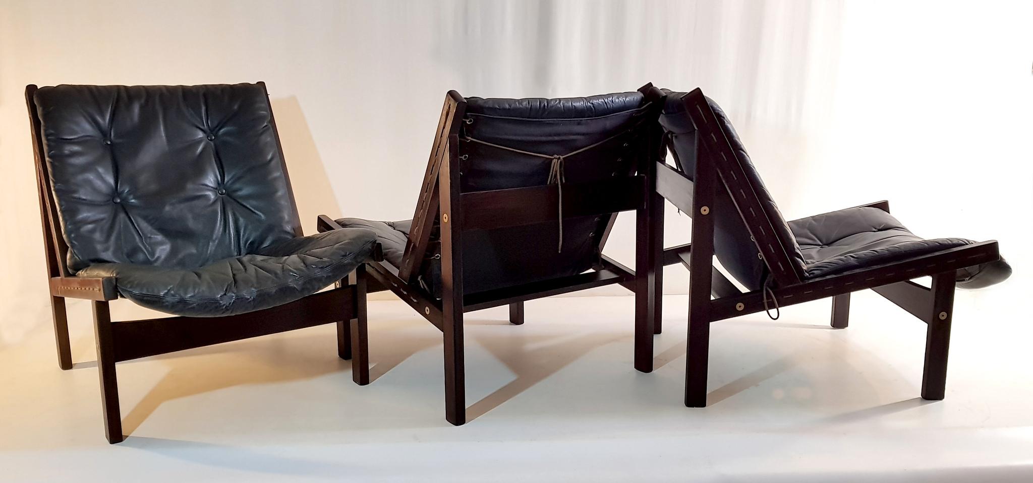 Three easy chairs in black leather model Hunter designed by Torbjørn Afdal and produced by Bruksbo / Stranda møbelindustri, Norway. In good vintage condition. Can be placed together as a sofa or separately. No tears or rips.