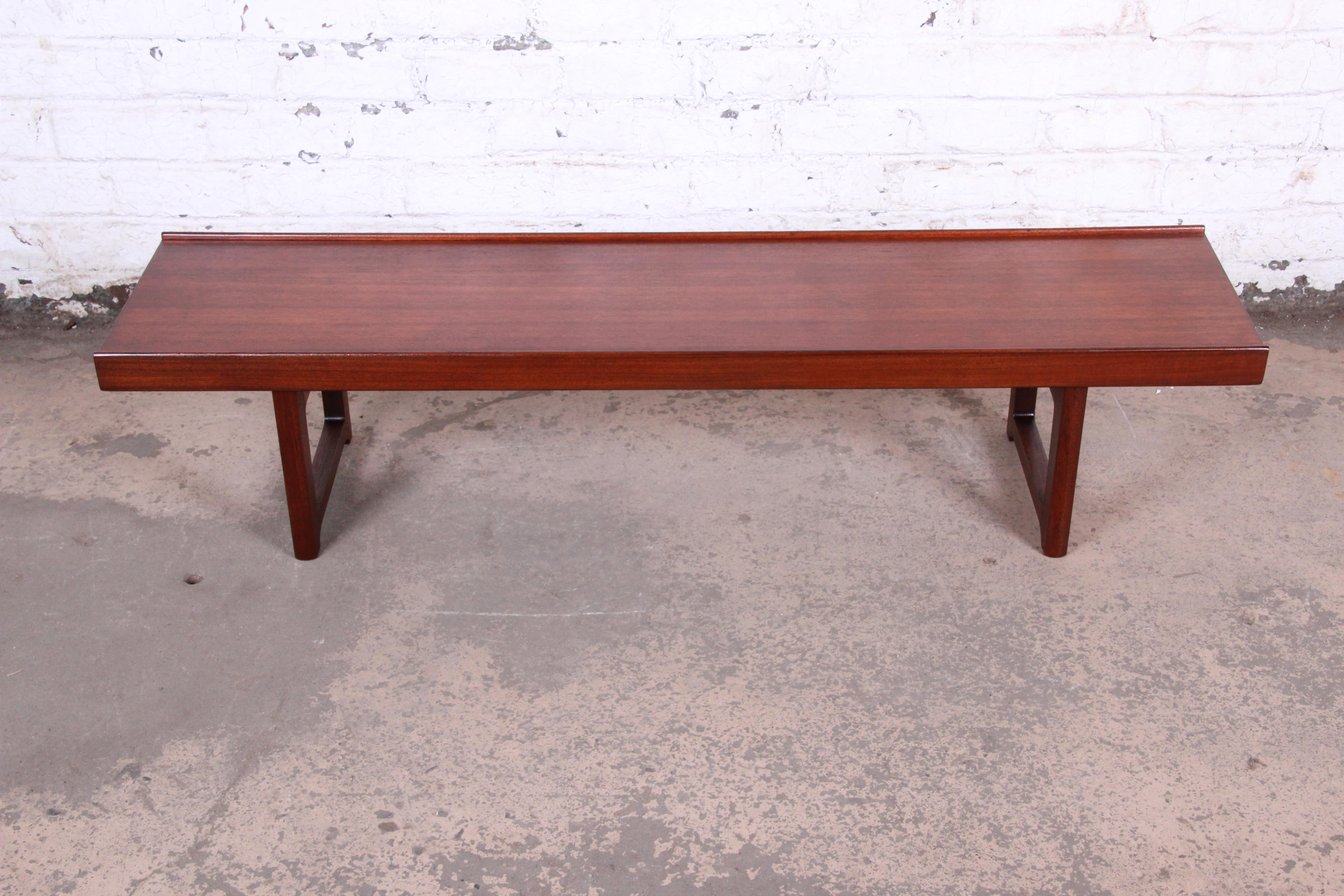 An exceptional midcentury Scandinavian Modern teak bench or coffee table

By Torbjørn Afdal for Bruksbo

Norway, 1960s

Measures: 59.25