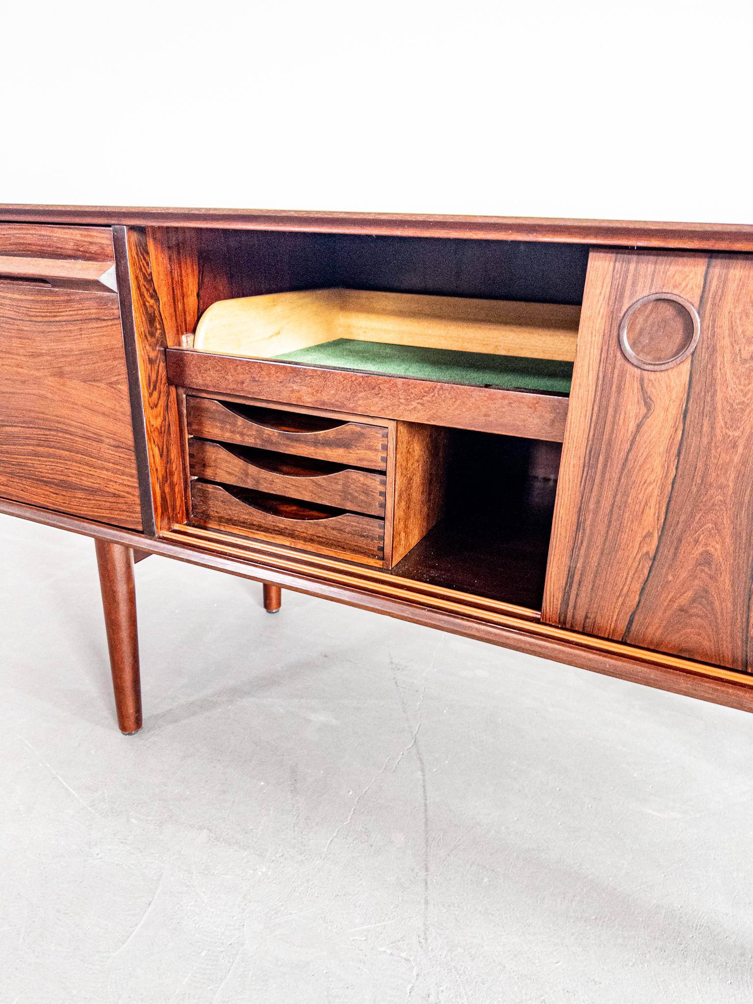 Torbjørn Afdal per Bruksbo - Rara credenza in palissandro, Norvegia, anni '60 in vendita 4
