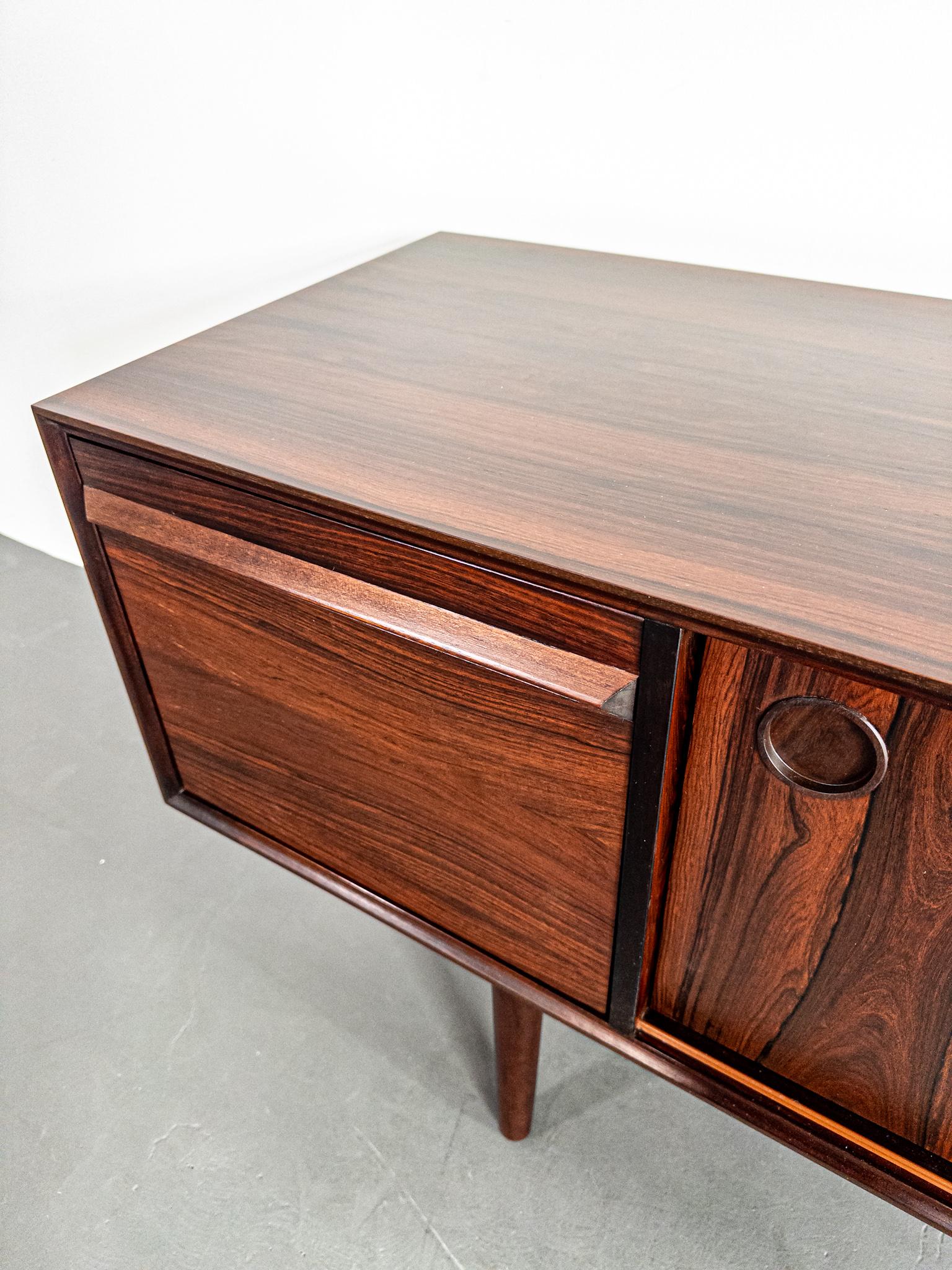 Torbjørn Afdal per Bruksbo - Rara credenza in palissandro, Norvegia, anni '60 in vendita 6