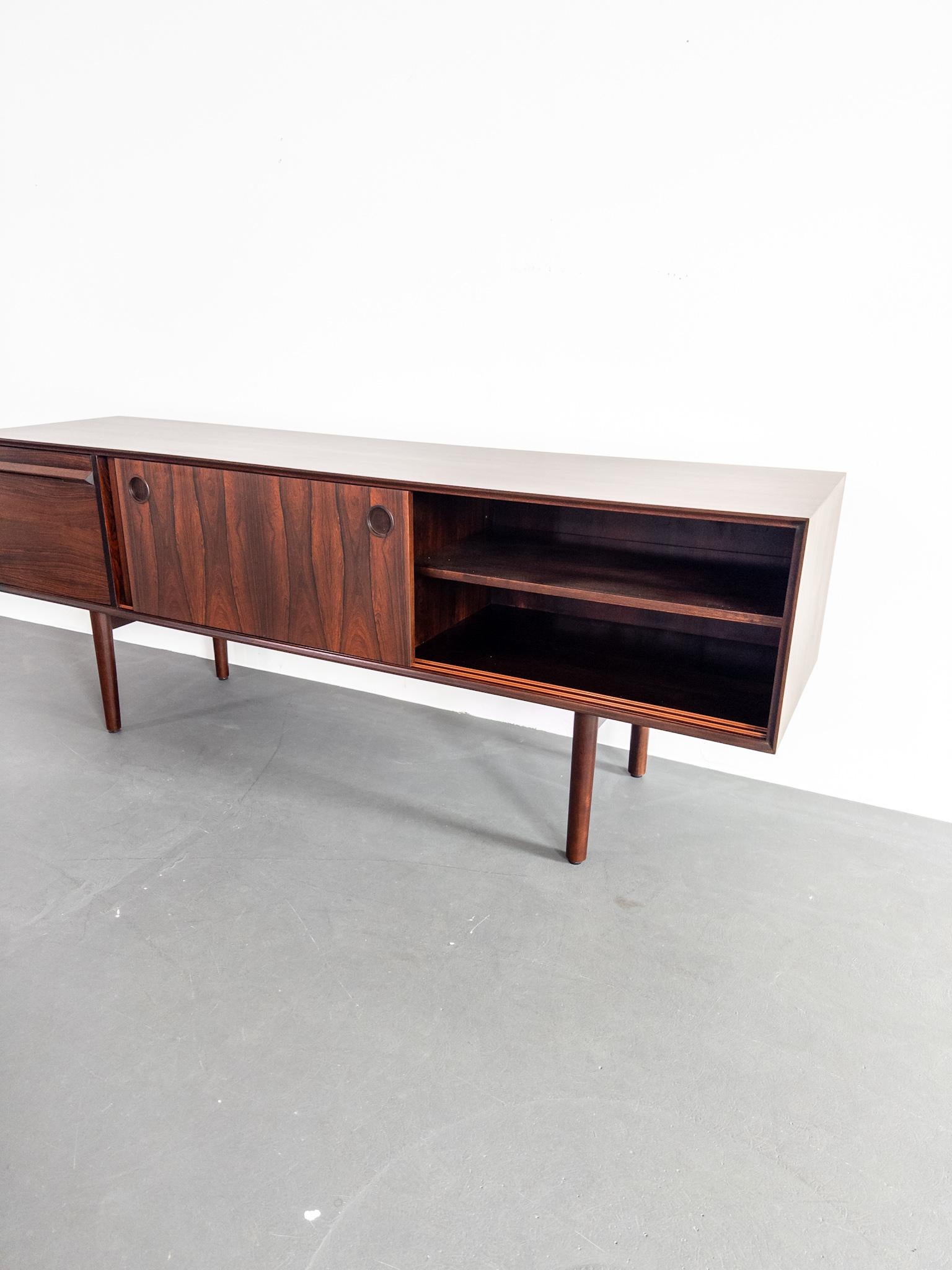 Torbjørn Afdal per Bruksbo - Rara credenza in palissandro, Norvegia, anni '60 in vendita 7
