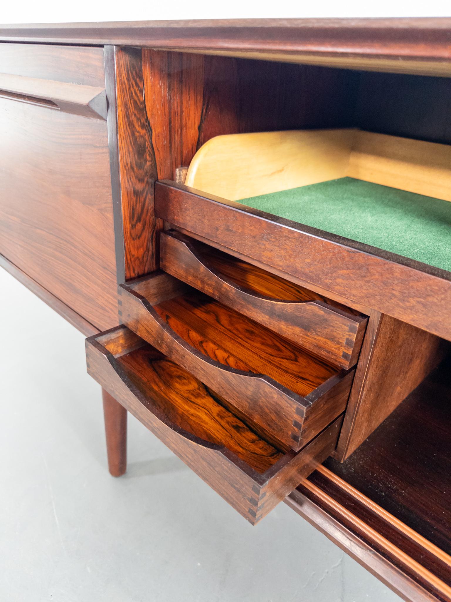 Torbjørn Afdal per Bruksbo - Rara credenza in palissandro, Norvegia, anni '60 in vendita 8