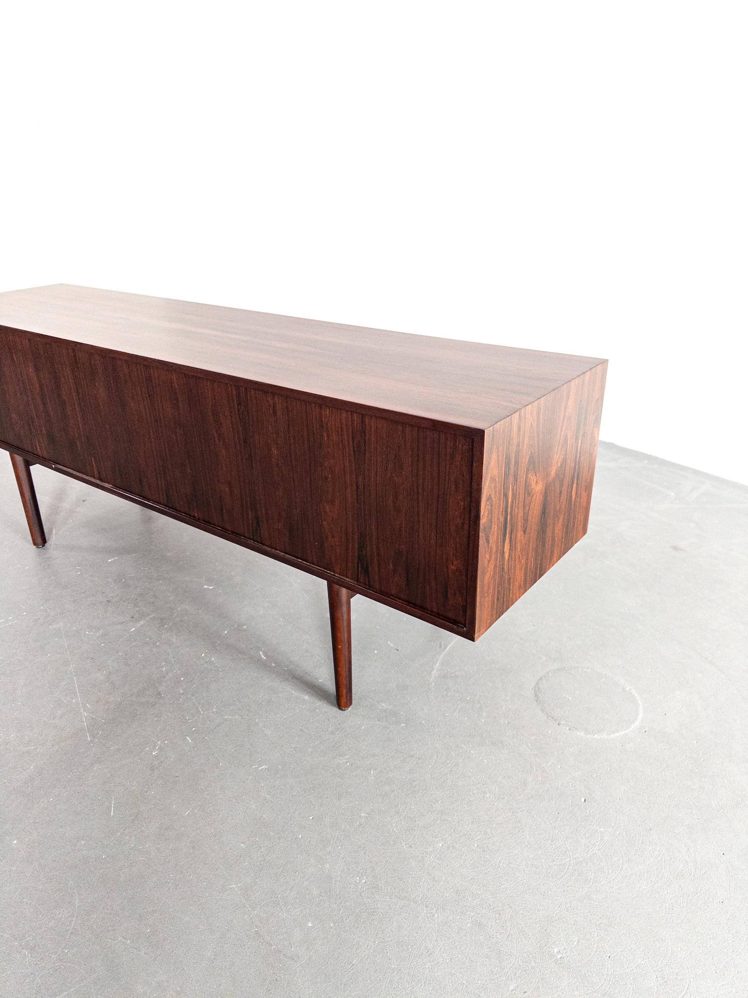 Scandinavo moderno Torbjørn Afdal per Bruksbo - Rara credenza in palissandro, Norvegia, anni '60 in vendita