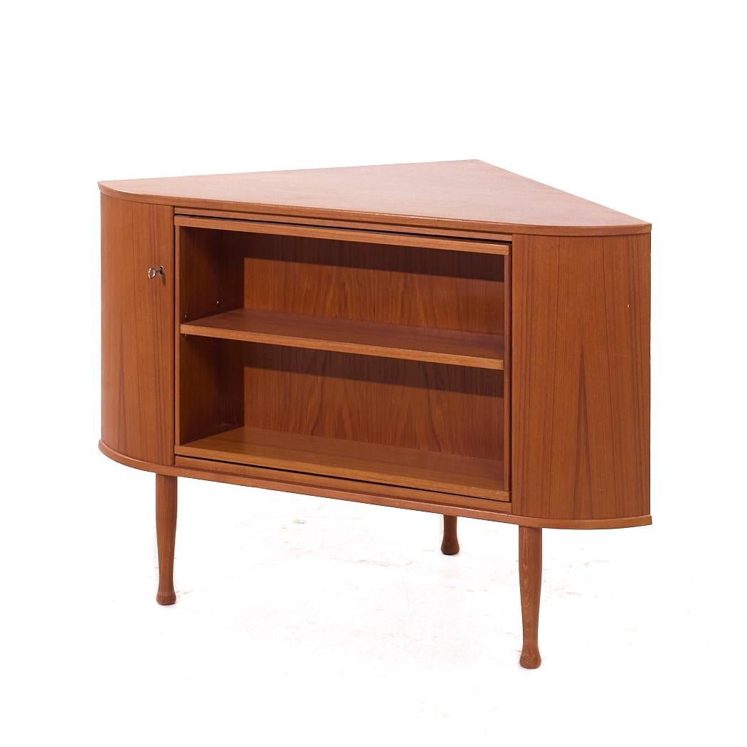 Mid-Century Modern Torbjørn Afdal norvégien du milieu du siècle en teck Cabinet de bar tournant d'angle en vente