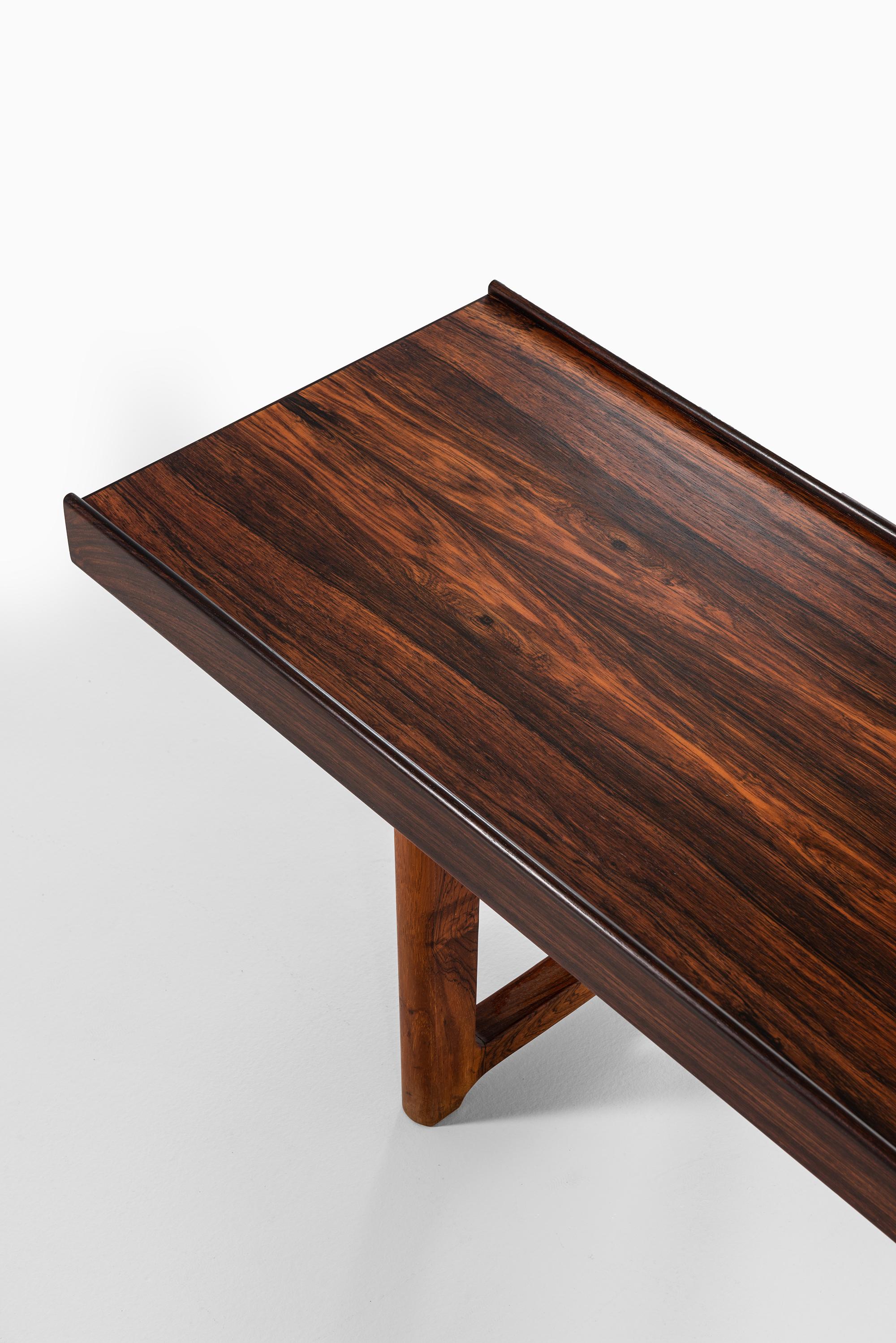 Torbjørn Afdal Side Table / Bench Modèle Krobo Produit en Norvège Bon état - En vente à Limhamn, Skåne län