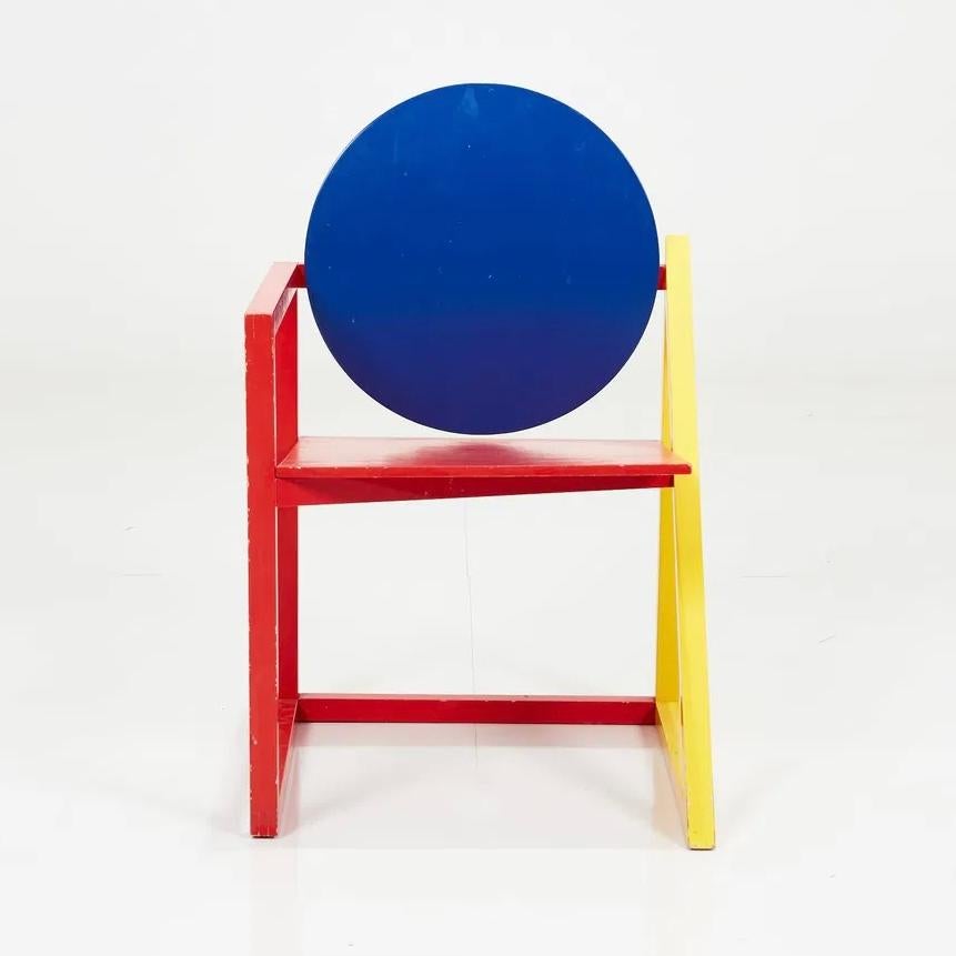 Torbon Skov für Fritz Hansen, Vio Sessel, Dänemark, 1984. Lackiertes Holz. Hergestellt von Fritz Hansen, Dänemark. Seltenes Stück.  Unterseite mit datiertem Folienetikett des Herstellers.
 
31,25
