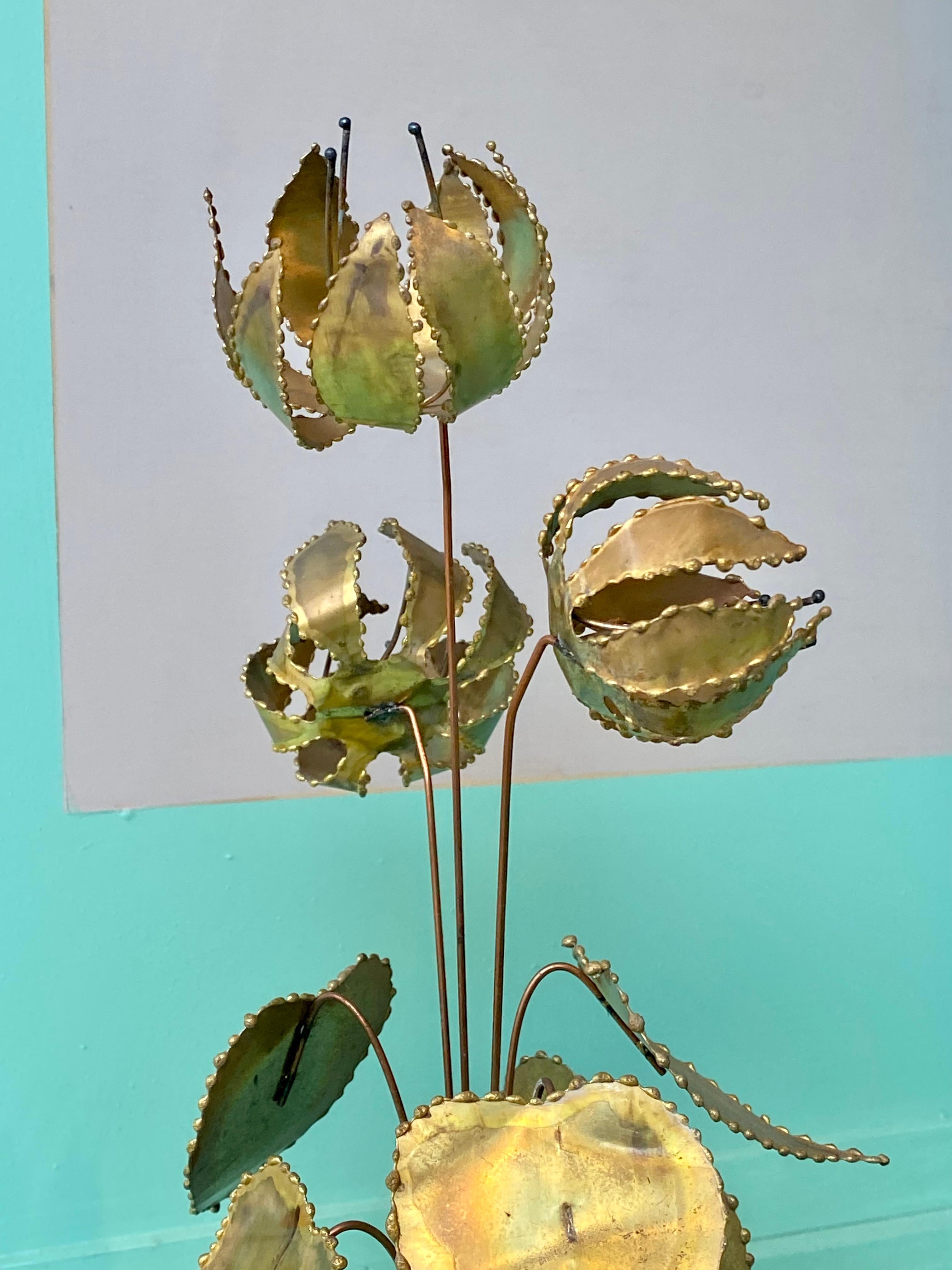 Brutalist Brass Bonsai Ikebana Lily Flower Sculpture by Gerd Scharrelmann 1970s en venta 3